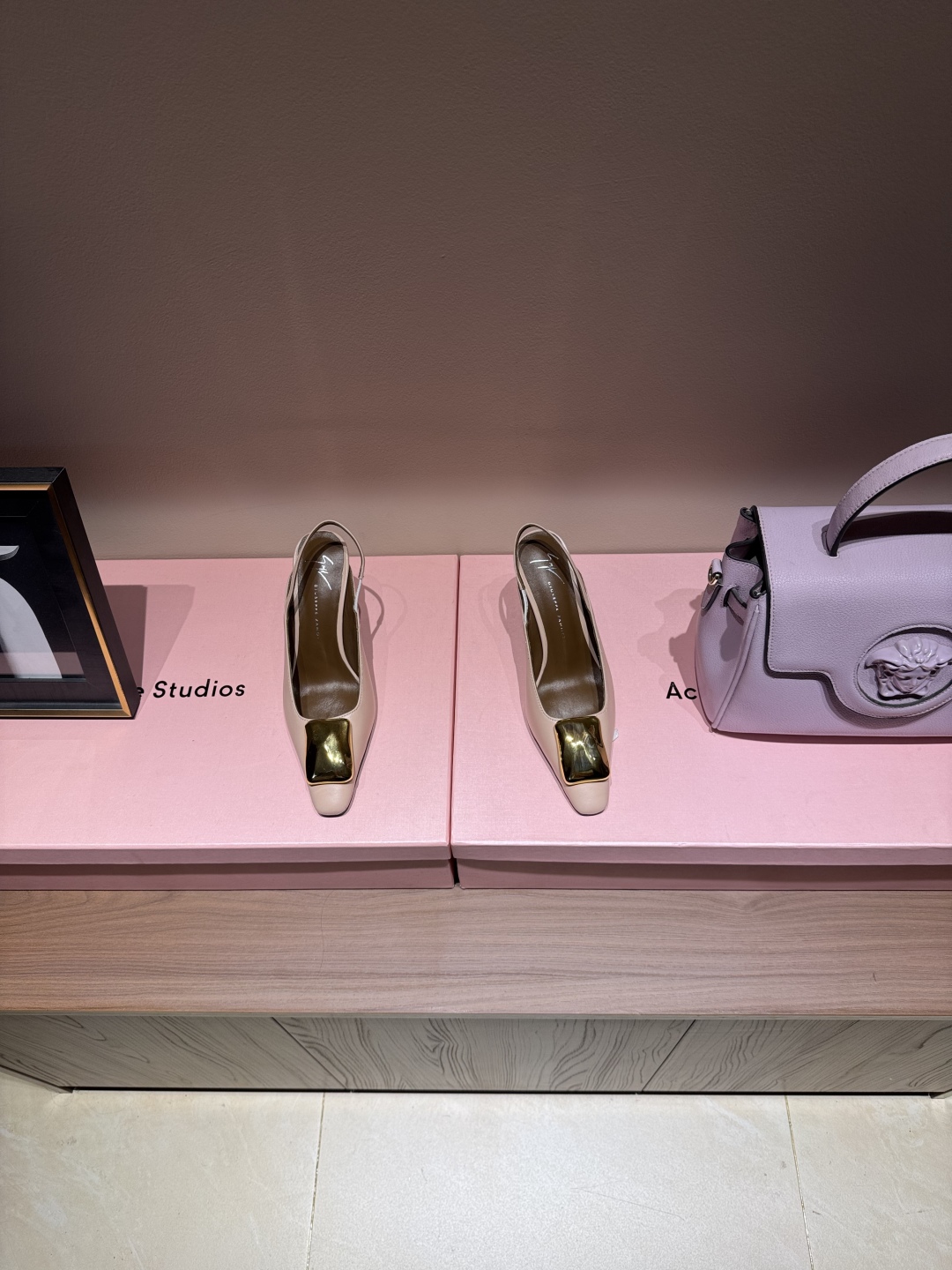 Giuseppe Zanotti Women’s High Heel Sandals: Italian Luxury, Stylish Design, Quality Materials - 图片 3