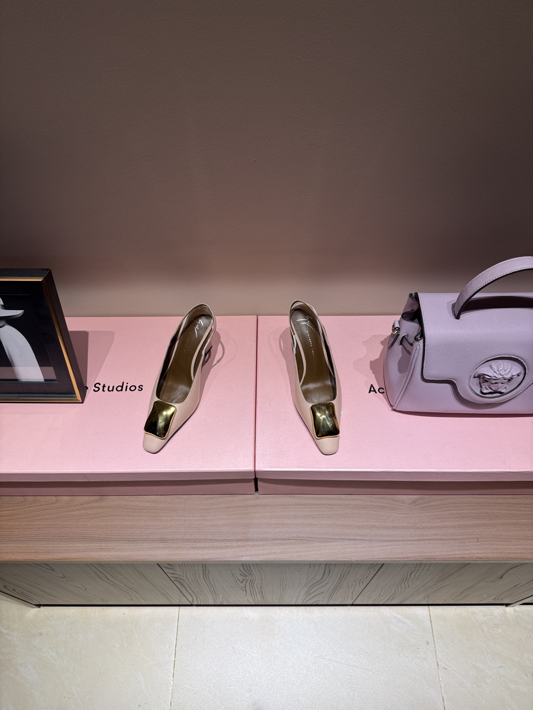 Giuseppe Zanotti Women’s High Heel Sandals: Italian Luxury, Stylish Design, Quality Materials - 图片 4