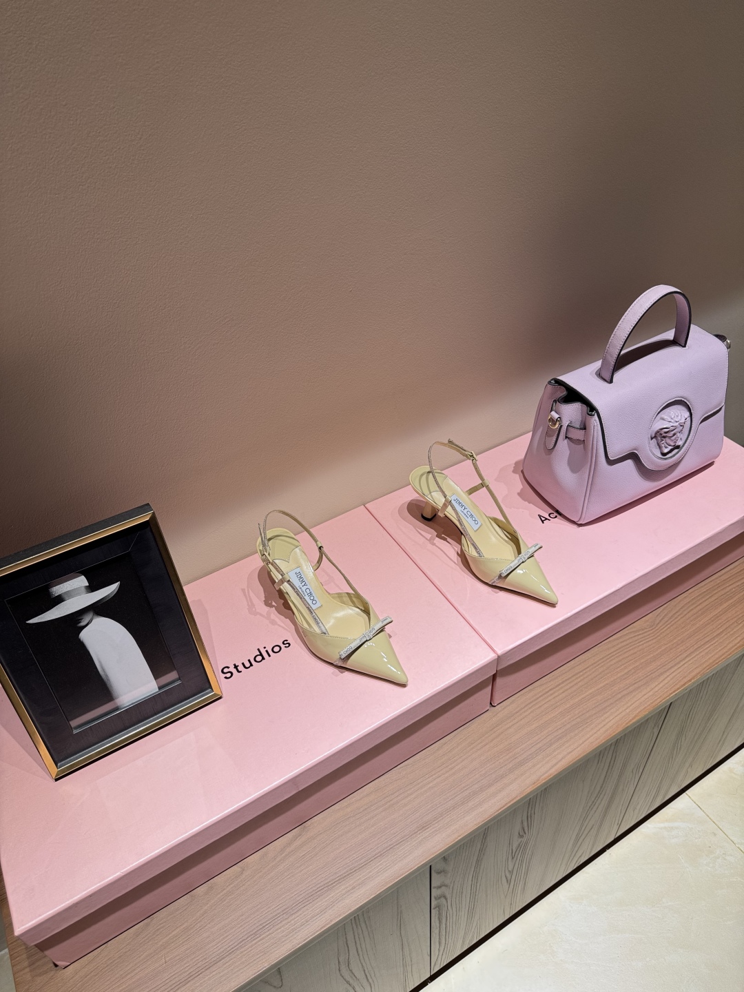“Review: Jimmy Choo Low-Heel Shoes with Spacious Interior and Beautiful Design”