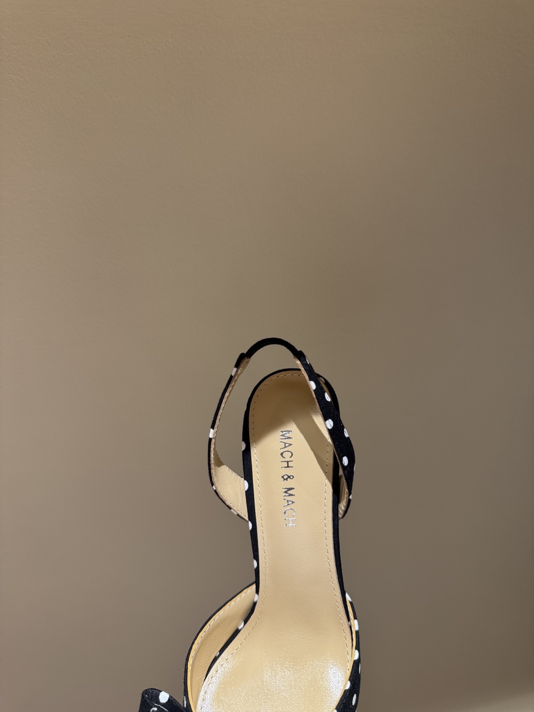 2025 Summer MACCH Fashion Trends: Butterfly Sandals and Princess Shoes - 图片 6