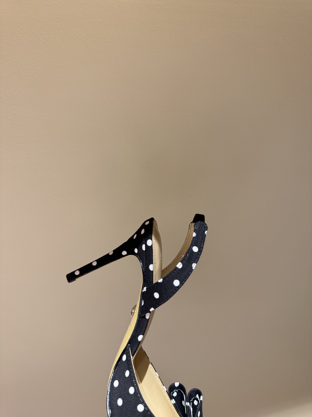 2025 Summer MACCH Fashion Trends: Butterfly Sandals and Princess Shoes - 图片 7
