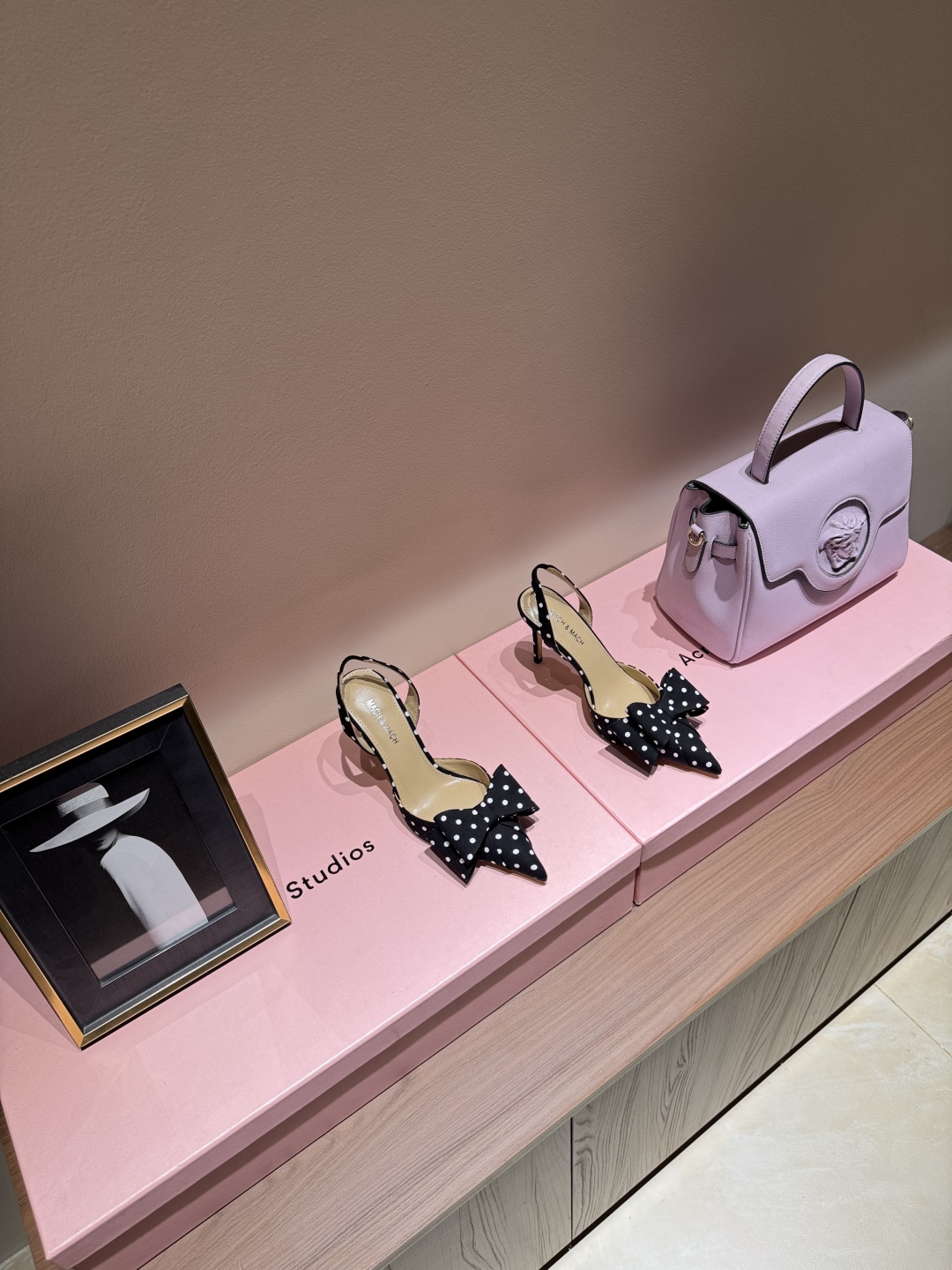 2025 Summer MACCH Fashion Trends: Butterfly Sandals and Princess Shoes - 图片 2