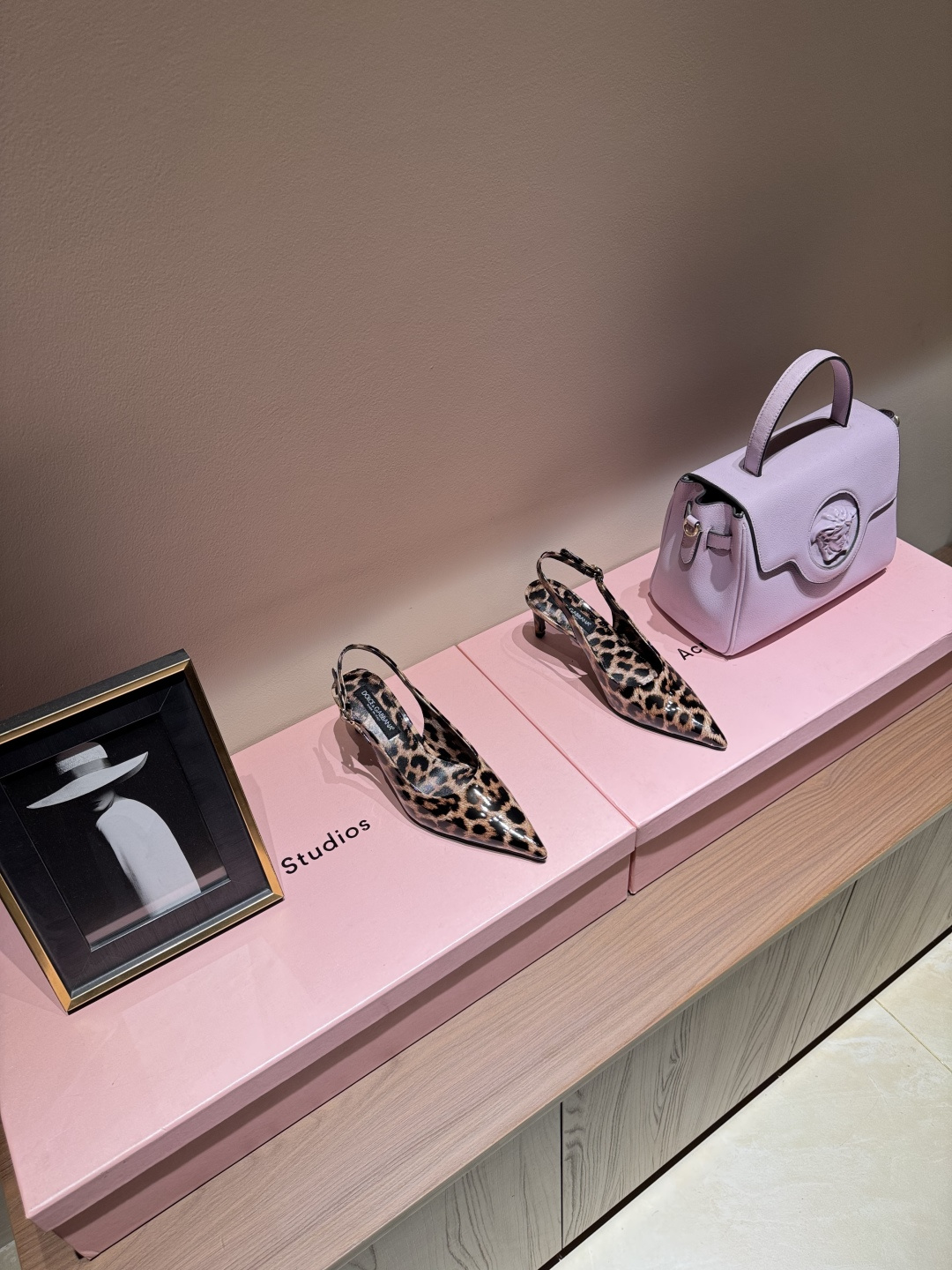 Luxury Retro: Dolce & Gabbana Dujabana Shoe Collection Highlights Tradition and Elegance - 图片 2