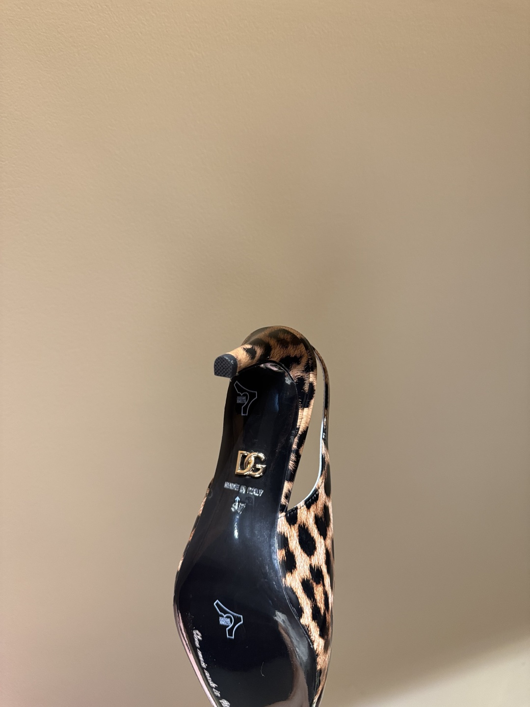 Luxury Retro: Dolce & Gabbana Dujabana Shoe Collection Highlights Tradition and Elegance - 图片 8