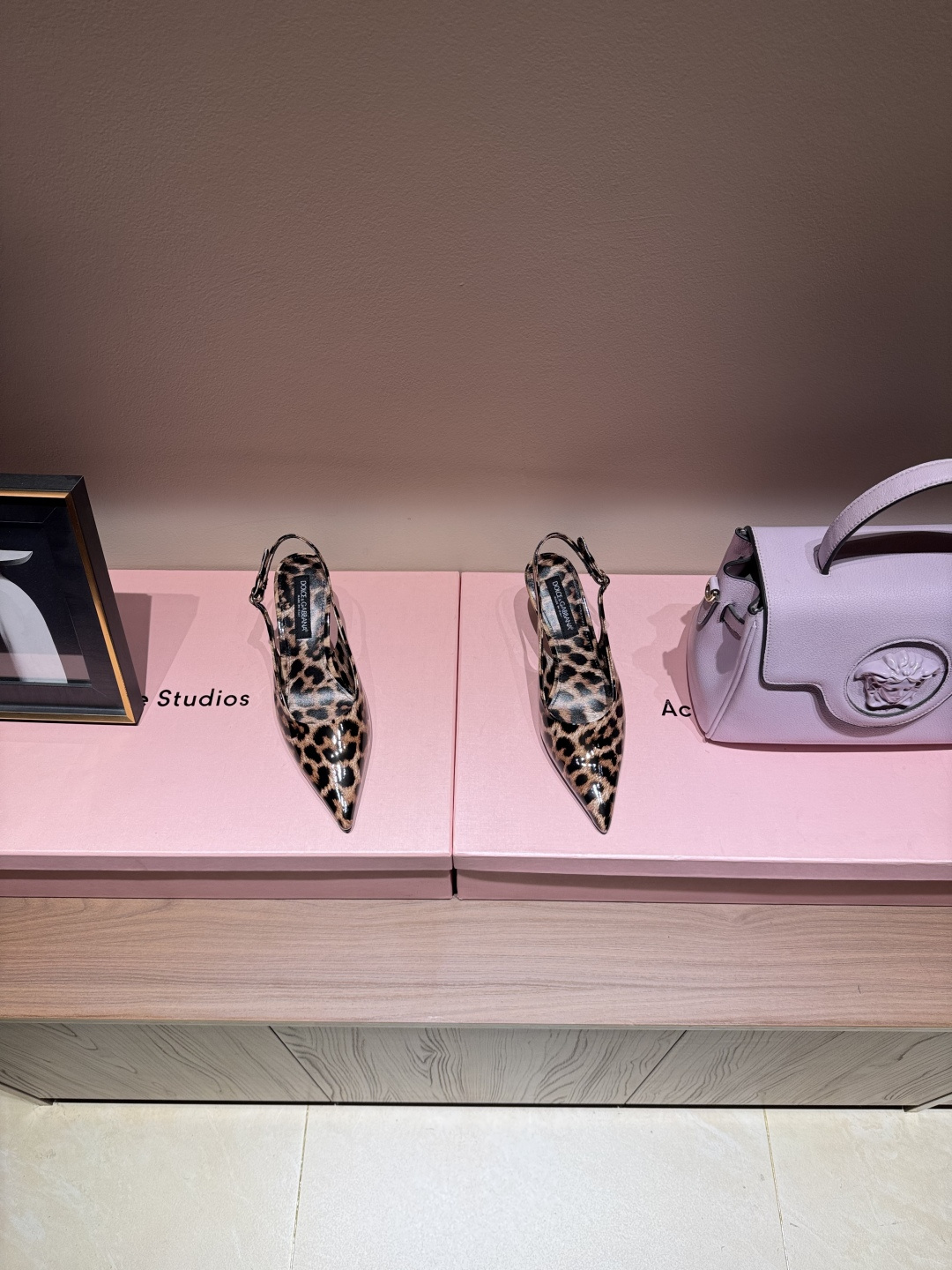 Luxury Retro: Dolce & Gabbana Dujabana Shoe Collection Highlights Tradition and Elegance - 图片 3