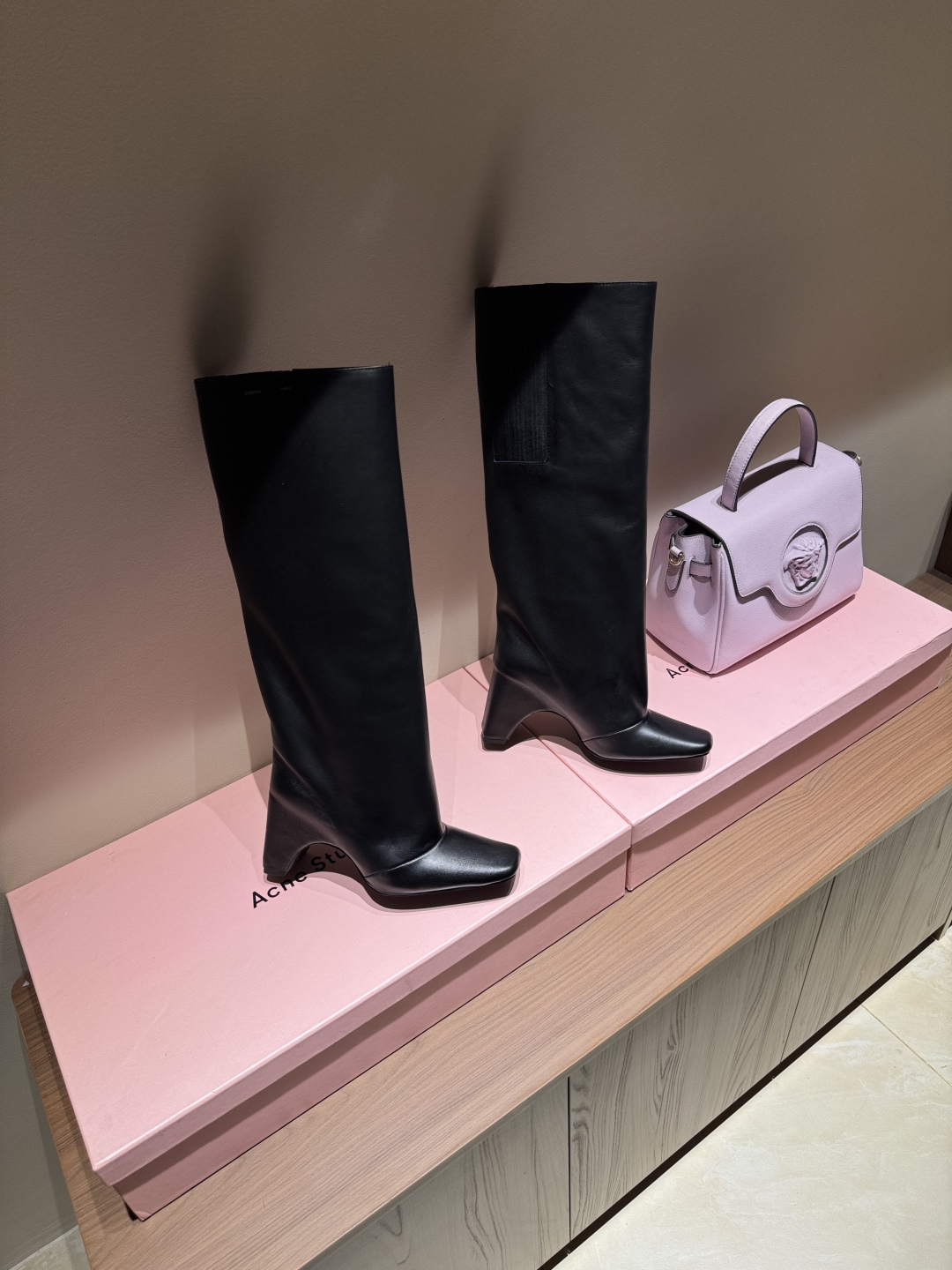 Coperni 25SS New Alien and Straight Boots: Stylish Designer Footwear with Unique Features