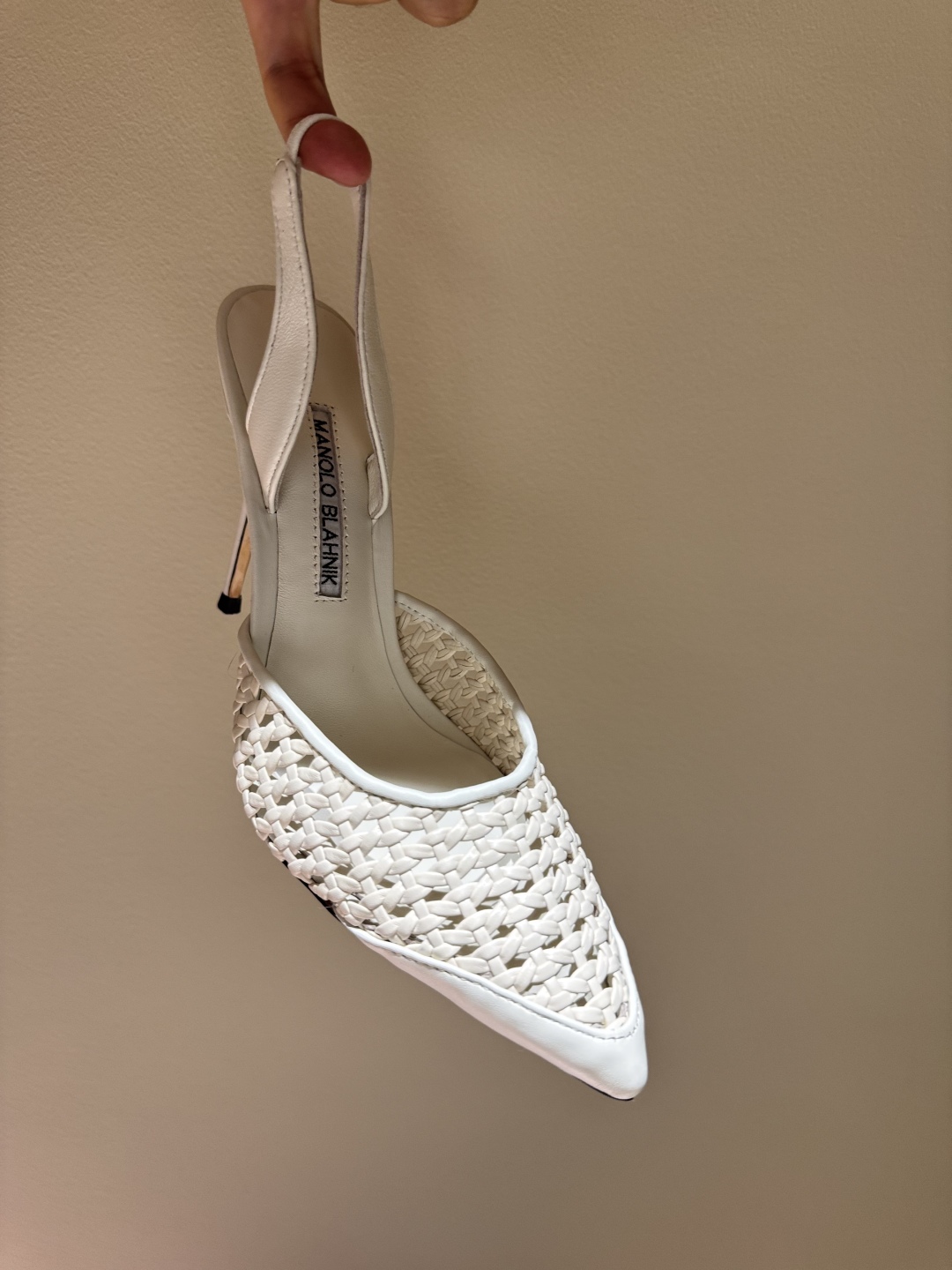 Manolo Blahnik’s High-Heel Sandals: Classic Knitting, Hand-Weaving, and Luxury Craftsmanship - 图片 9