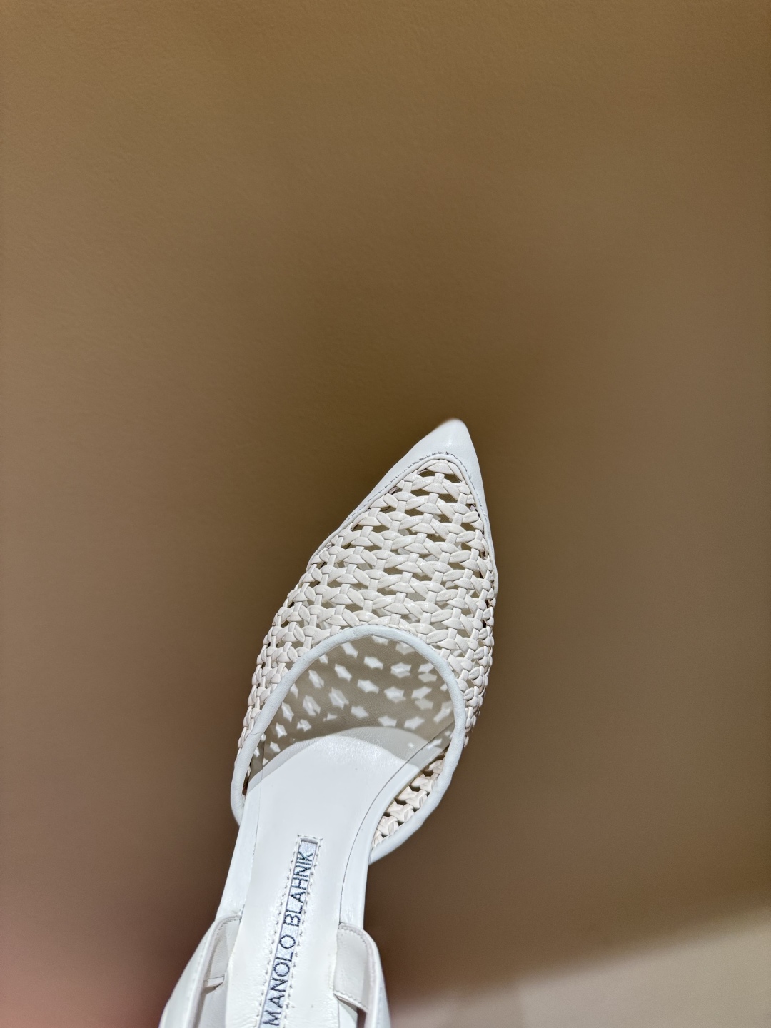 Manolo Blahnik’s High-Heel Sandals: Classic Knitting, Hand-Weaving, and Luxury Craftsmanship - 图片 5