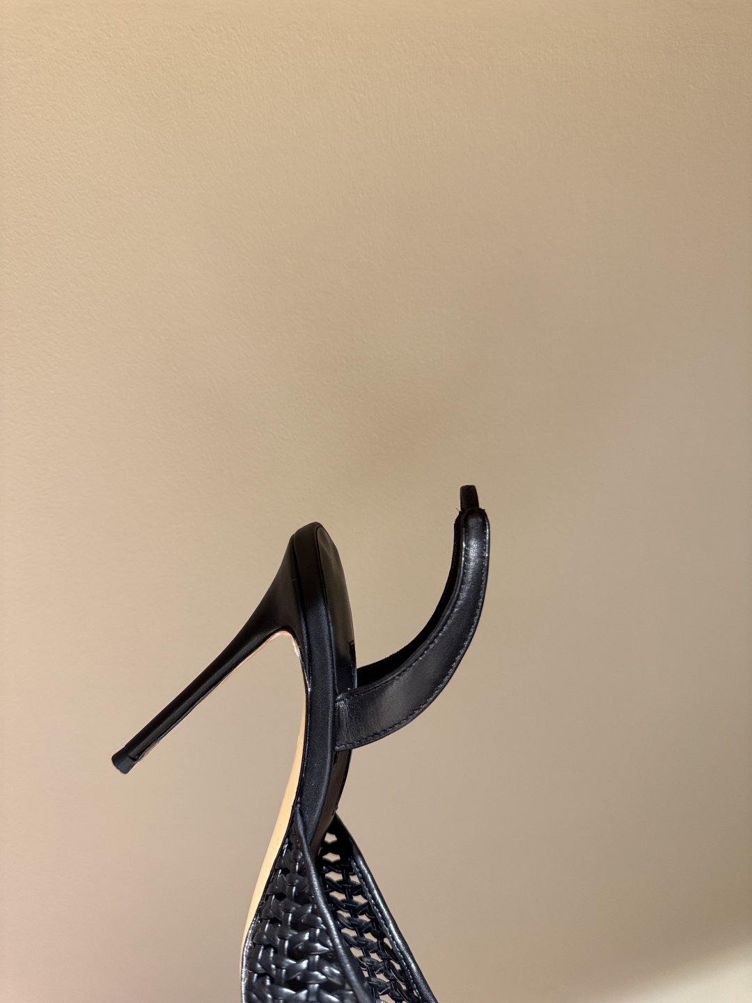 Manolo Blahnik High-Heel Sandals: Classic Knitting and Hand-Weaving Collection - 图片 7