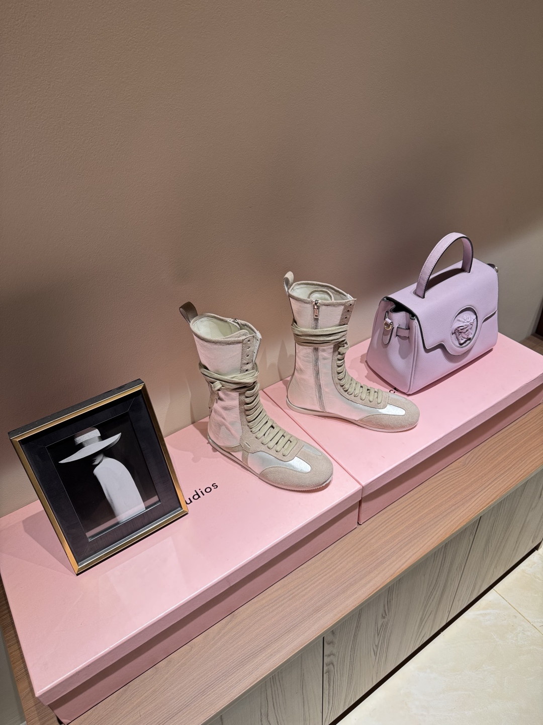 Ann Demeulemester 25 FW Boots: Boxing and Sneaker Fusion for Sporty Charm