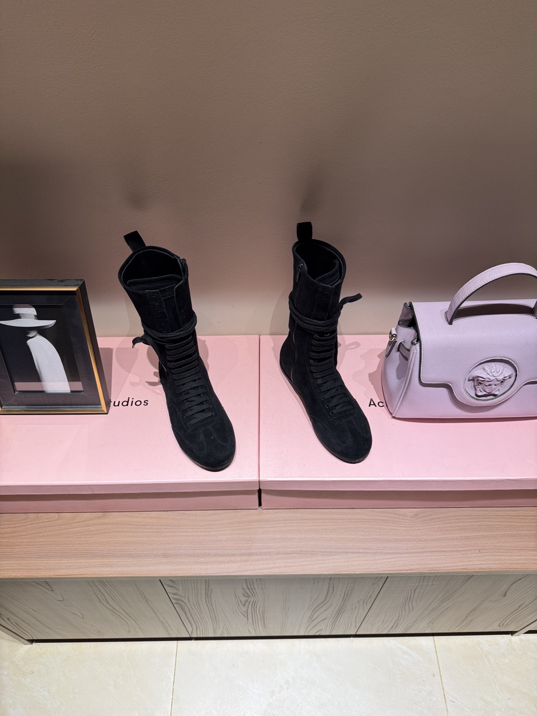 Ann Demeulemeester Fall Winter Boots: Sporty Elegance in Black, Size 35-40 - 图片 2