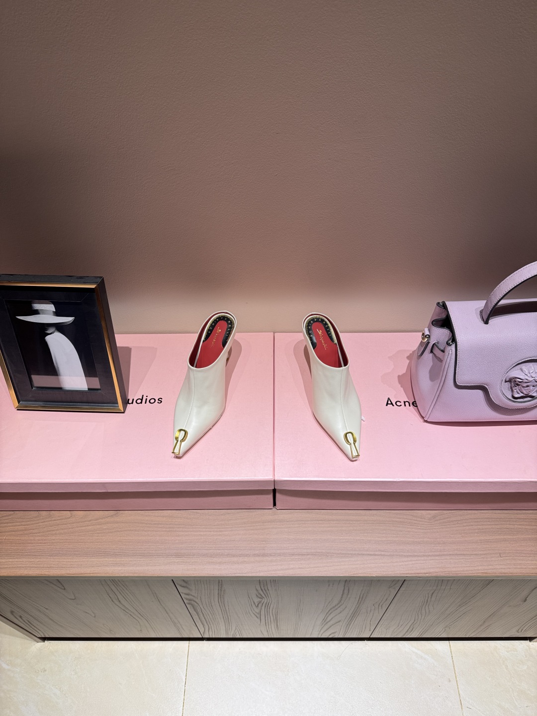 Elsa Schiaparelli: Genius Designer Rivaling Chanel in the 1930s, Known for Masterful Creations and Iconic Shoes. - 图片 4