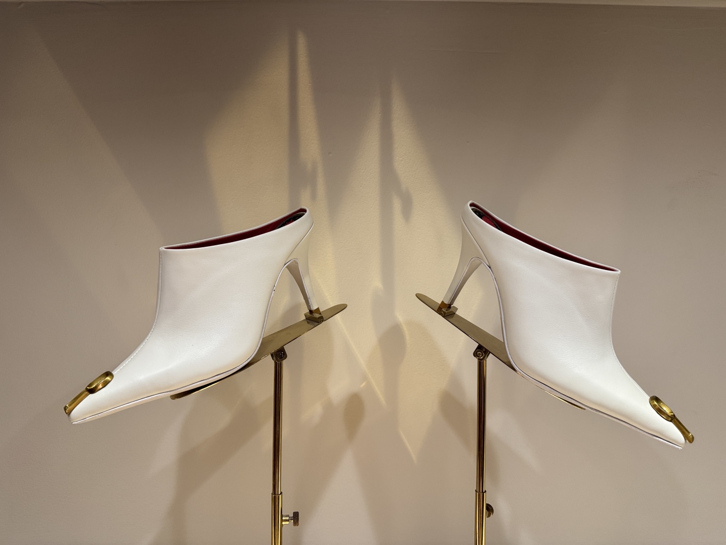 Elsa Schiaparelli: Genius Designer Rivaling Chanel in the 1930s, Known for Masterful Creations and Iconic Shoes. - 图片 9