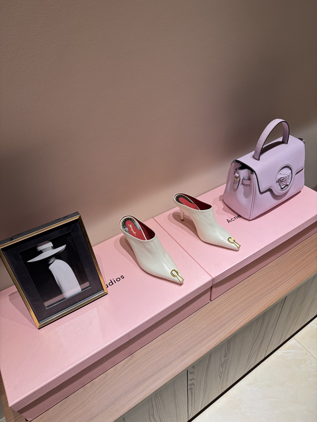 Elsa Schiaparelli: Genius Designer Rivaling Chanel in the 1930s, Known for Masterful Creations and Iconic Shoes. - 图片 2