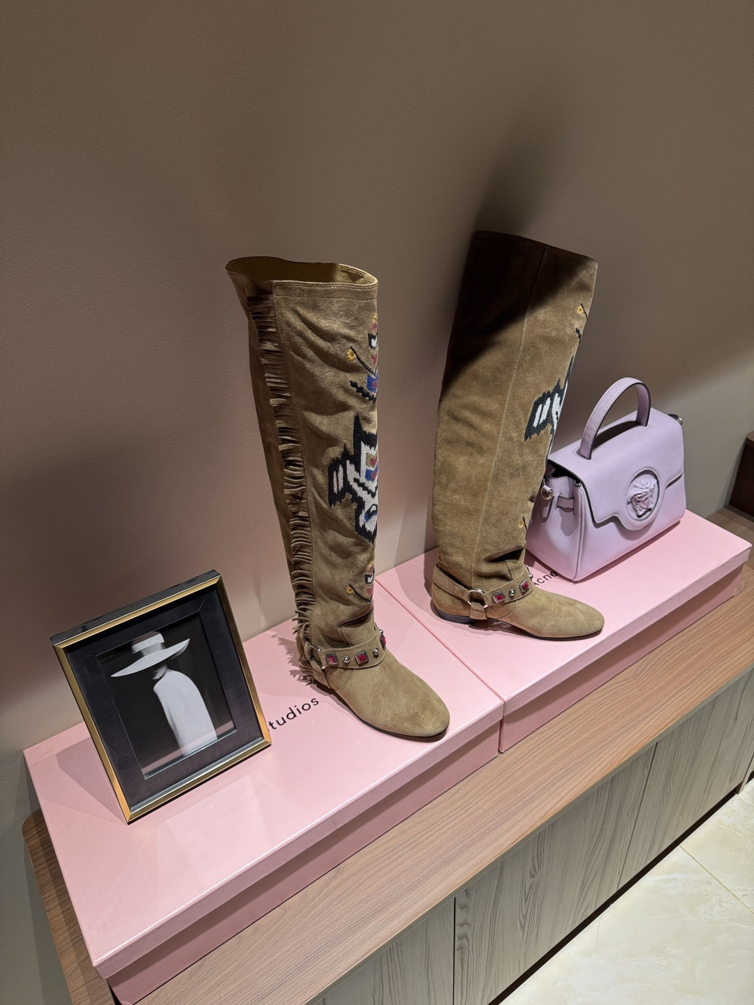 NO:536618,Isabel Personalized electric embroidered retro boots Original development ★ Imported mercerized Oxford Inner Cowhide Sole Cowhide Sole Cowhide Sole Return of the King Heel Heel height 2.5 cm Special packaging show bdetails —————————————— ⊿size. ｜35-39 (40 41 42 Customized), boots, boots, cowhide19860909伊萨贝尔 个性电绣复古长靴 原版开发 ★ 进口 丝光牛津 内里 牛皮 鞋底 牛皮底 王者归来 跟高 2.5 cm 专柜包装  show bdetails ————————————  ⊿size. ｜35-39（40 41 42 定制）,靴子,boots,cowhide,Women's Shoes