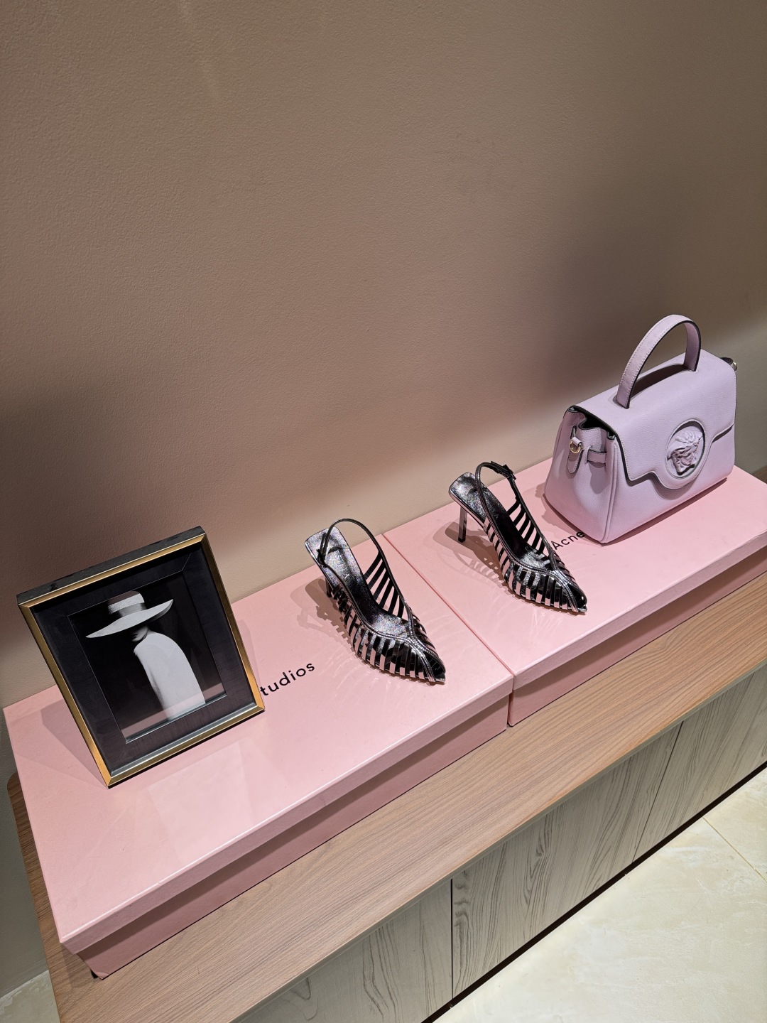 LeSilla High Heel Shoes: Designer Craftsmanship for Comfort and Beauty - 图片 2