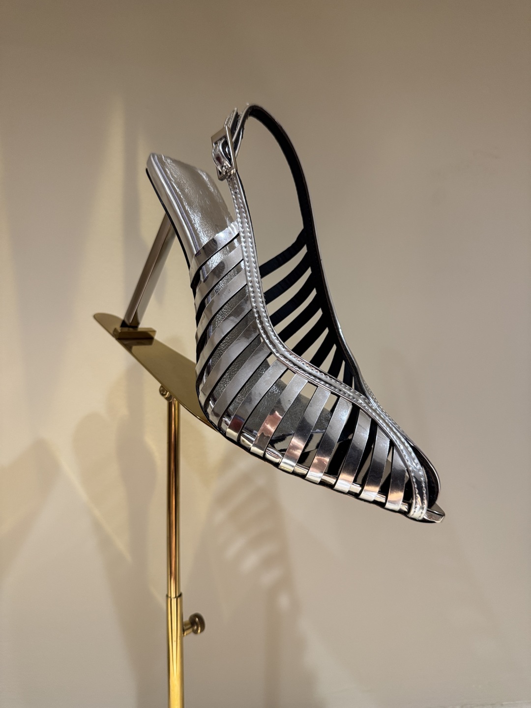 LeSilla Heels: Luxury Laser-Cut Shoes for Women, Founded by Enio Sila in 1994 - 图片 9
