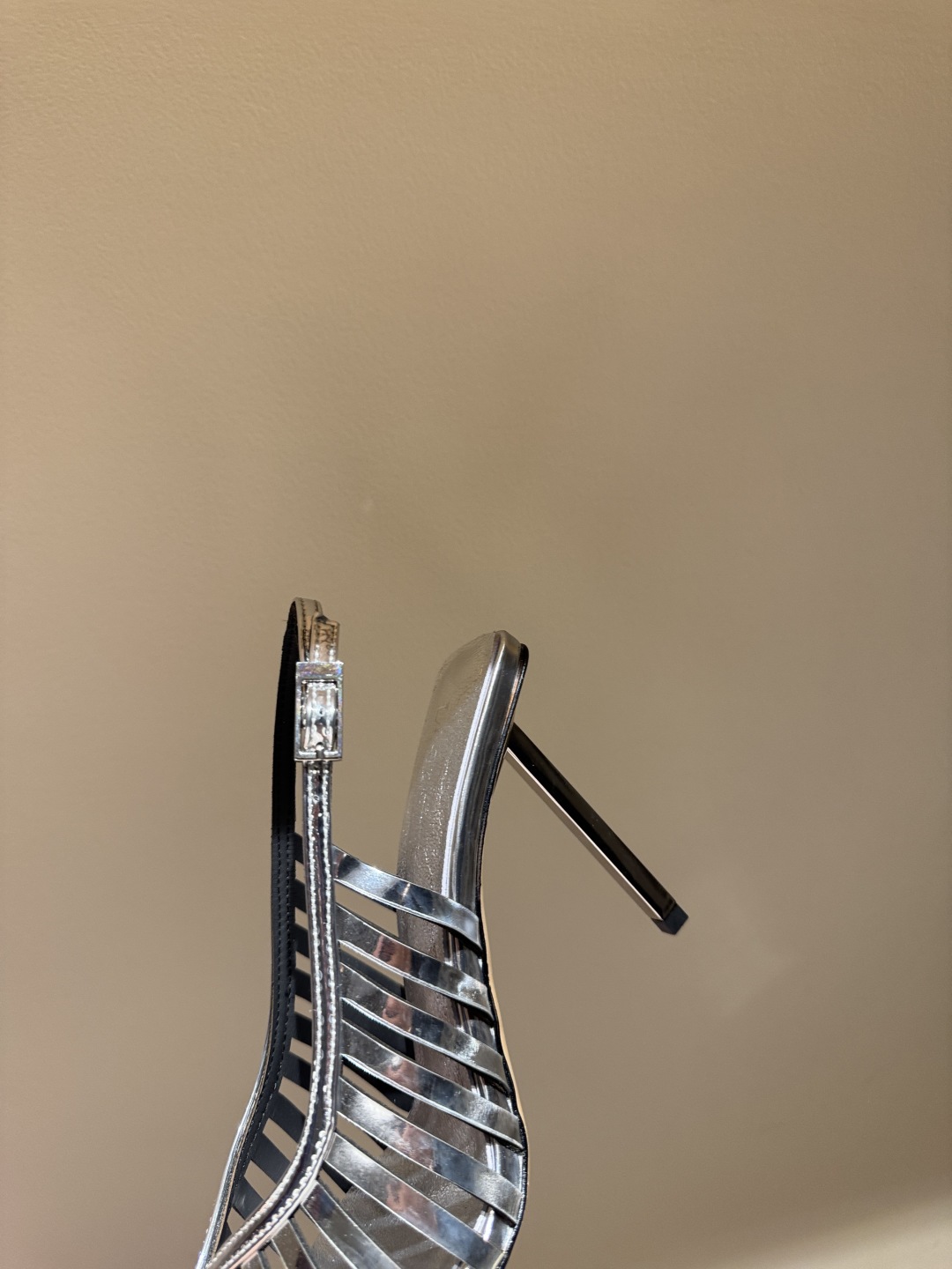 LeSilla Heels: Luxury Laser-Cut Shoes for Women, Founded by Enio Sila in 1994 - 图片 6