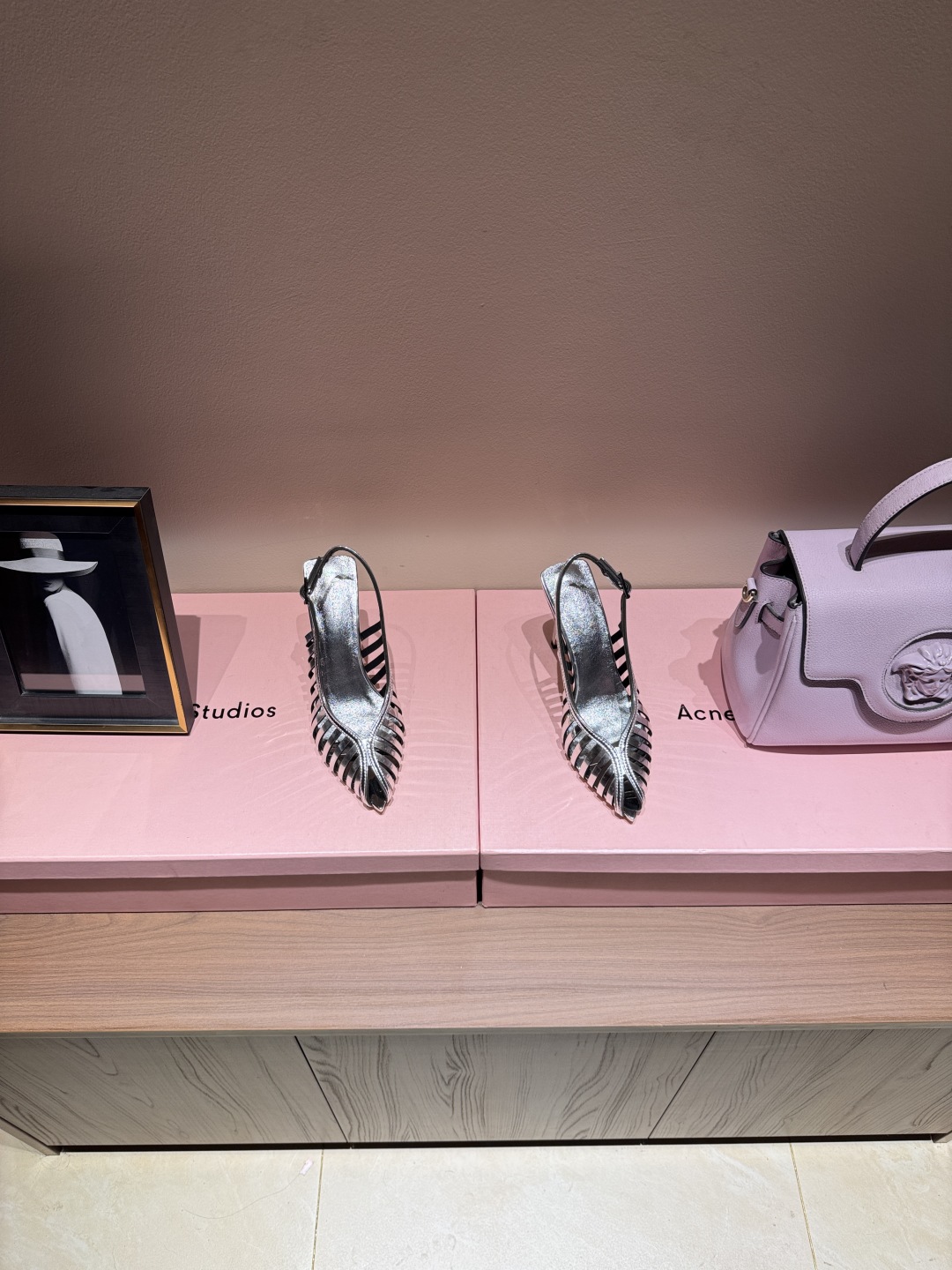 LeSilla Heels: Luxury Laser-Cut Shoes for Women, Founded by Enio Sila in 1994 - 图片 3