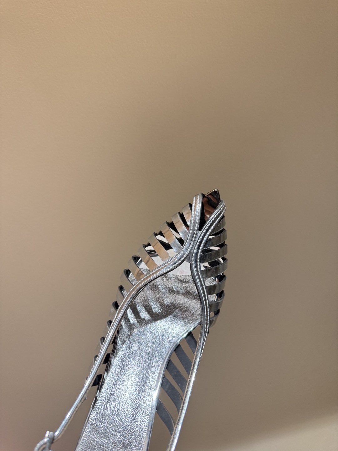 LeSilla Heels: Luxury Laser-Cut Shoes for Women, Founded by Enio Sila in 1994 - 图片 5