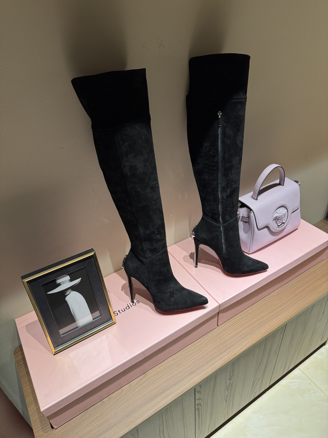 NO:536555,'The sharp blade into the heart' Cesare Paciotti Dagger side zipper high heel boots out of print and heavy money to open the mold, the correct version technology The complete series of products will be released one after another If you must be guilty of high heels, I hope it is Cesare Paciotti upper cowhide inner cowhide foot pad cowhide heel height 12cm size 35-43 (40.41.42.43 order), high heels, boots, high heels, cowhide19860909“插入心脏的利刃” Cesare Paciotti 匕首侧拉链高跟长靴 绝版重金开模,对版工艺 全系列产品陆续发售 如果一定要受高跟鞋的罪  我希望是Cesare Paciotti 鞋面牛皮 内里牛皮 垫脚牛皮 跟高12cm 码数35-43（40.41.42.43订）,高跟鞋,boots,high heels,cowhide,Women's Shoes