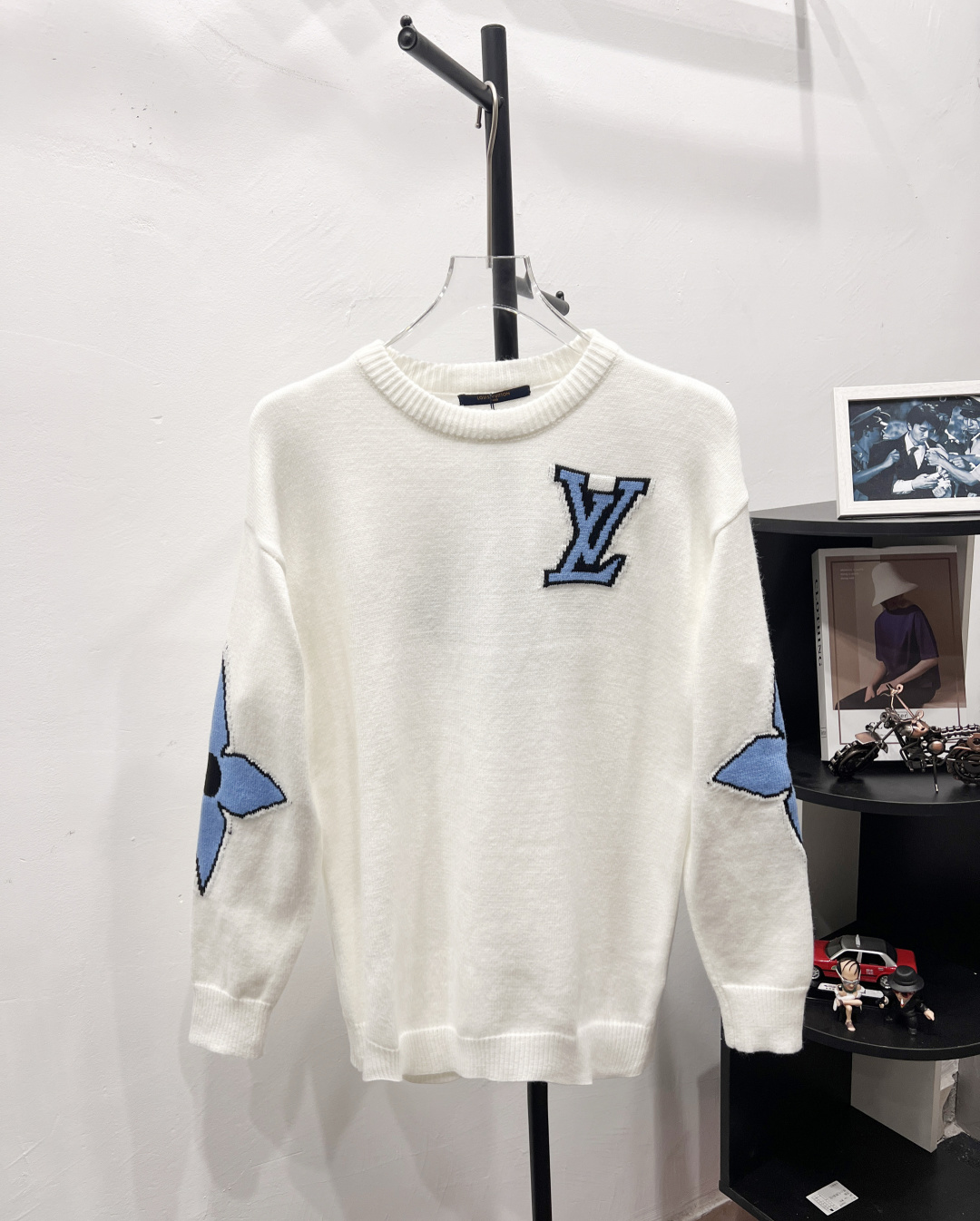 P100 Louis Vuitton El nuevo jersey de lana jacquard de Louis Vuitton, mismo estilo para hombre y mujer. El peso de toda…