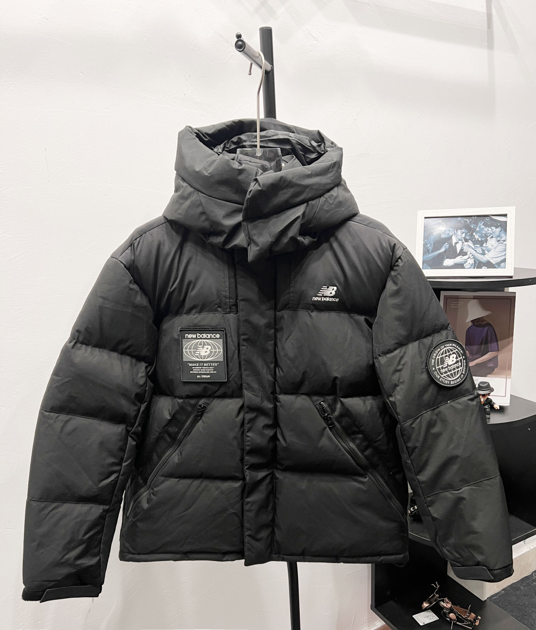 P295 New Balance｜NB Chaqueta de plumas con capucha y parche de insignia con velcro, versión original de nivel superior,…