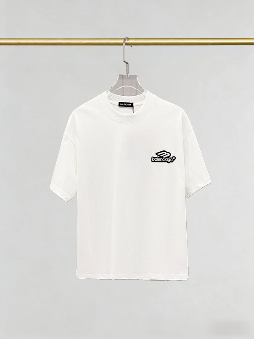 Logotipo P95 Balenciaga con letras tridimensionales de silicona de manga corta con un logotipo exquisito. Tejido origin…