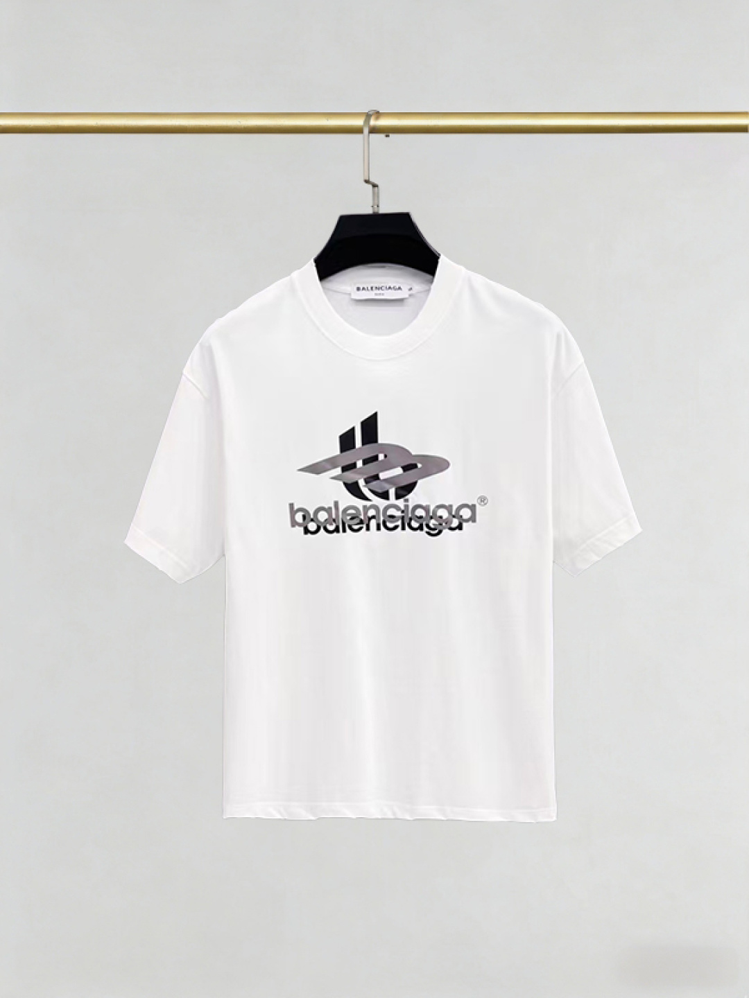 P105 Balenciaga 2026SS última camiseta de manga corta de moda con cuello redondo en primavera y verano, sincronizada co…