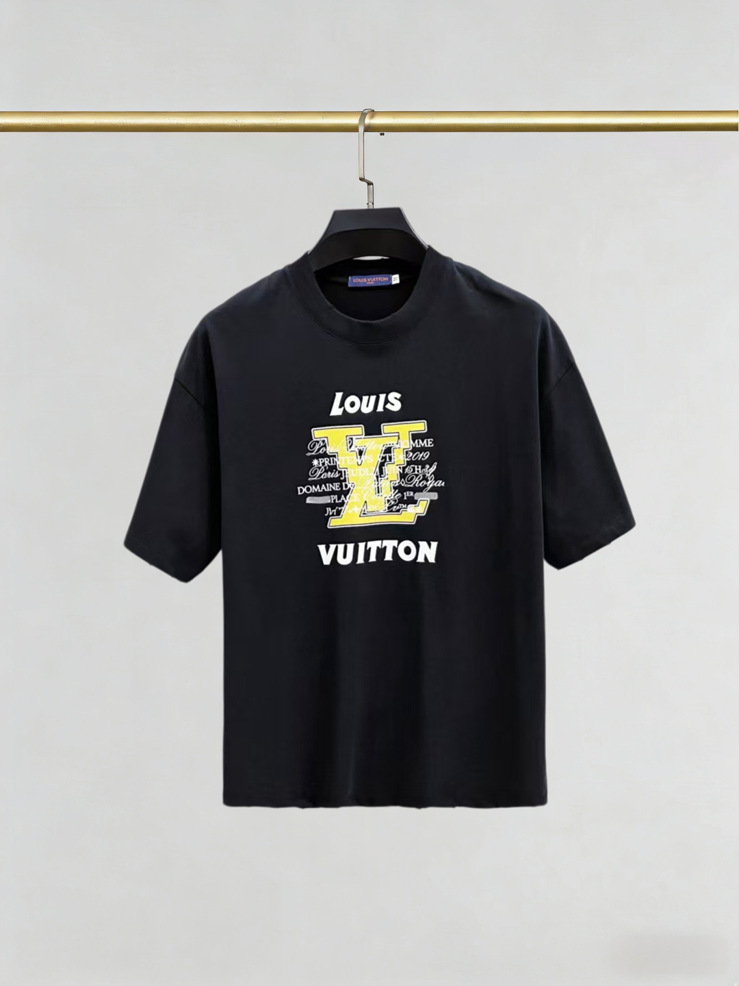 P105 LV 2026SS camiseta de cuello redondo de manga corta de última moda primavera-verano, sincronizada con la web ofici…