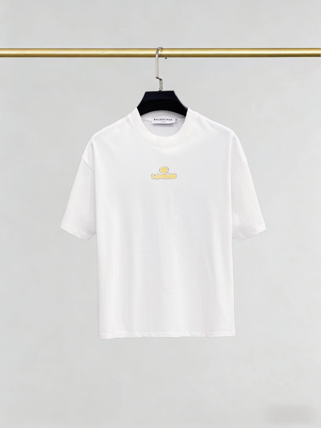 P105 Balenciaga 2026SS última camiseta de manga corta de moda con cuello redondo en primavera y verano, sincronizada co…