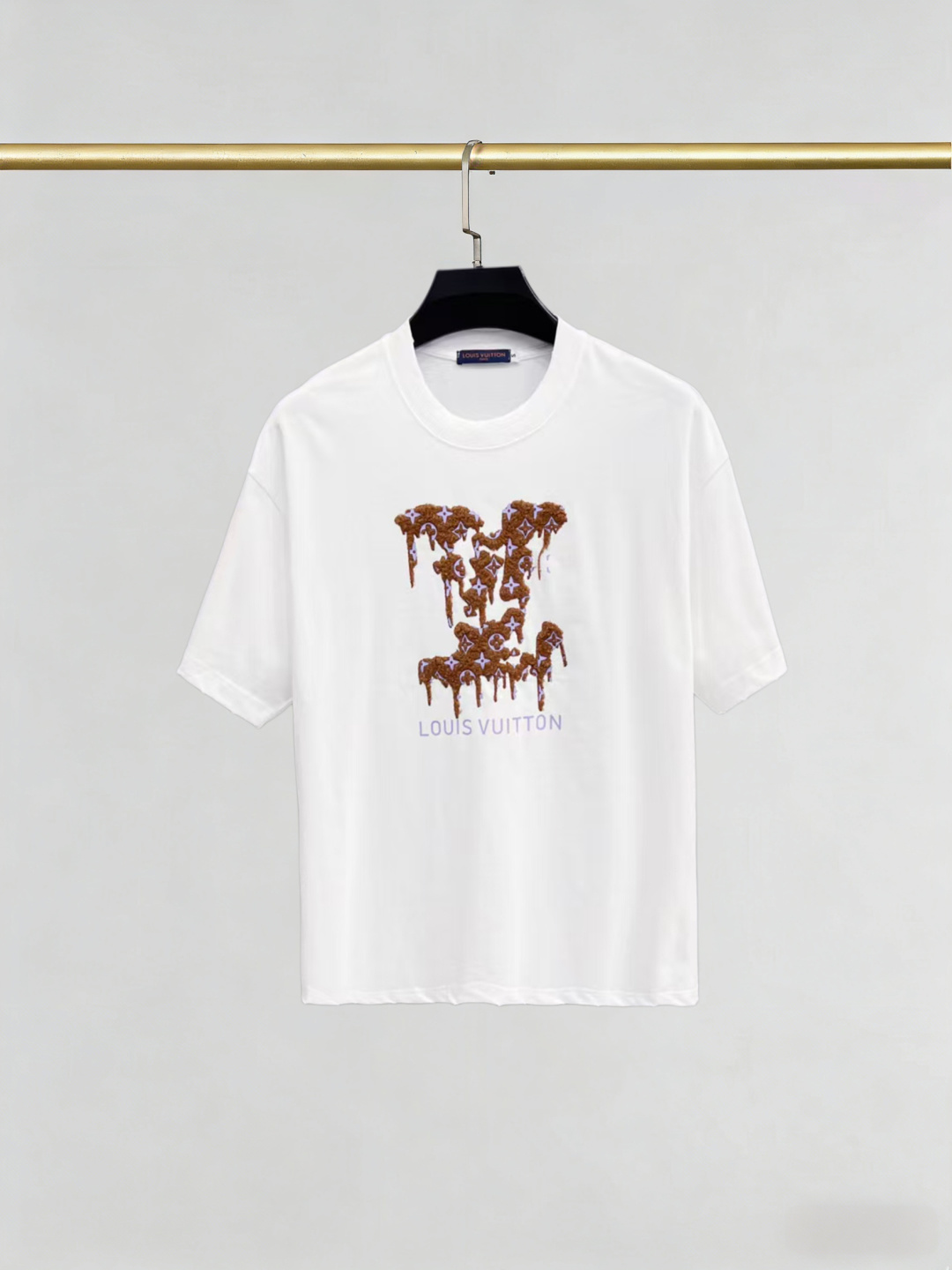 P105 LV 2026SS camiseta de cuello redondo de manga corta de última moda primavera-verano, sincronizada con la web ofici…