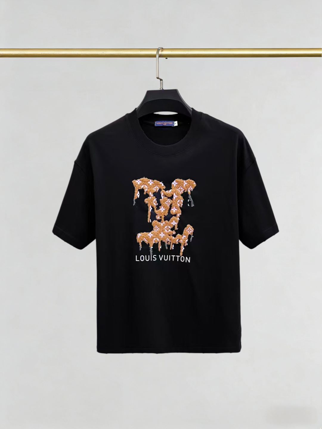 P105 LV 2026SS camiseta de cuello redondo de manga corta de última moda primavera-verano, sincronizada con la web ofici…