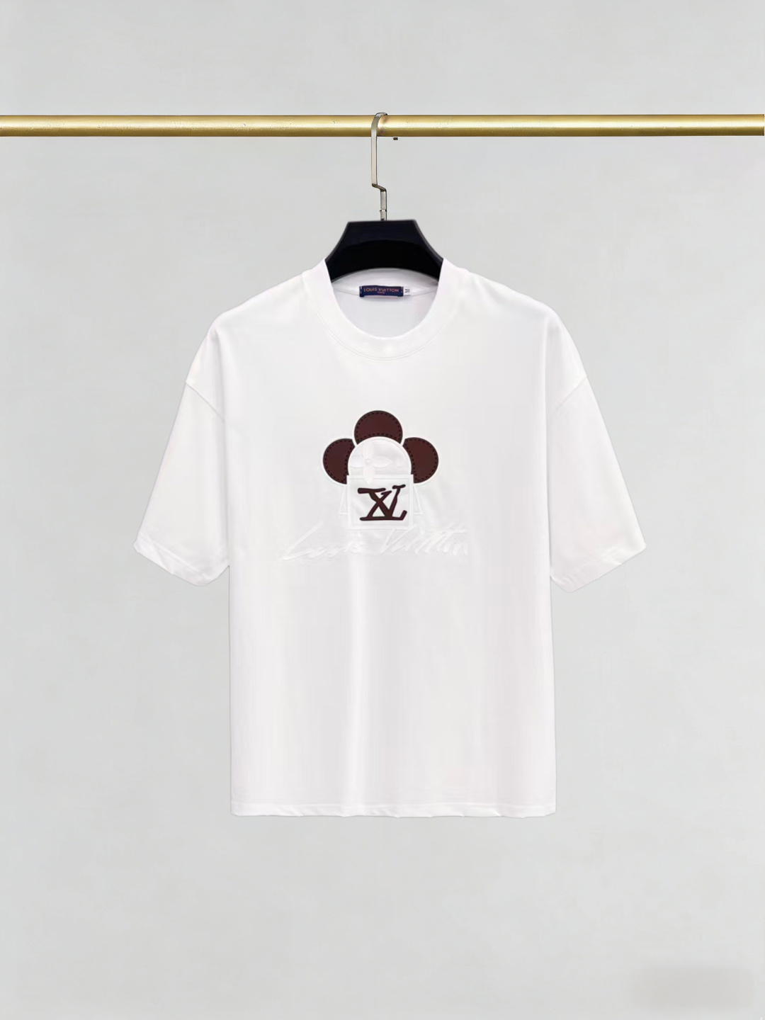 P105 LV 2026SS camiseta de cuello redondo de manga corta de última moda primavera-verano, sincronizada con la web ofici…