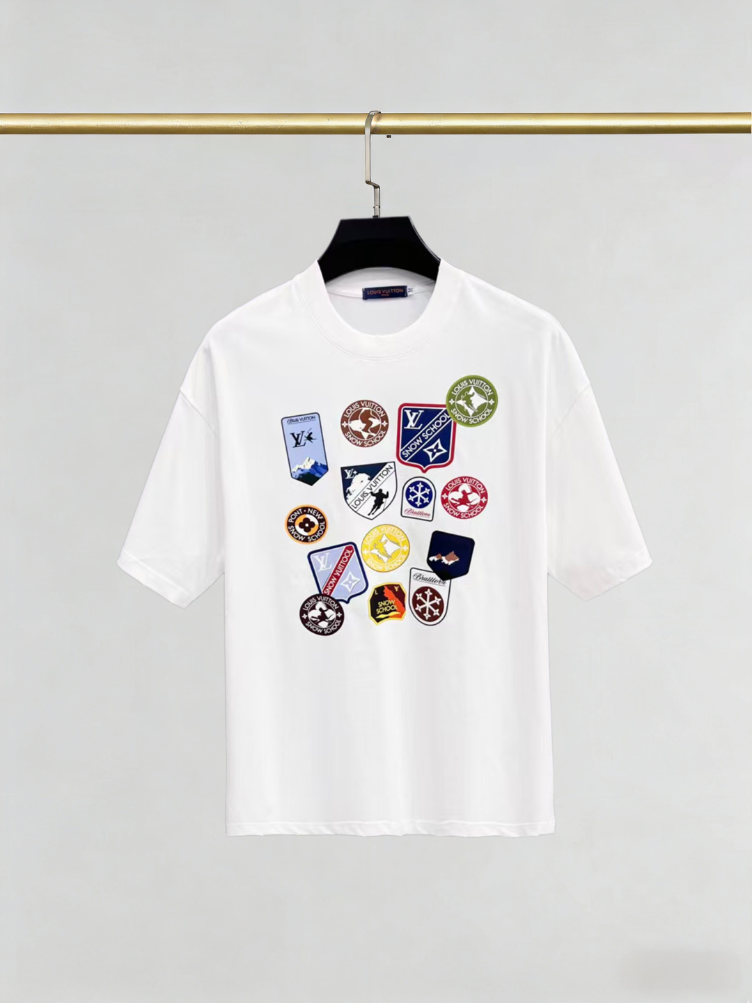 P105 LV 2026SS camiseta de cuello redondo de manga corta de última moda primavera-verano, sincronizada con la web ofici…