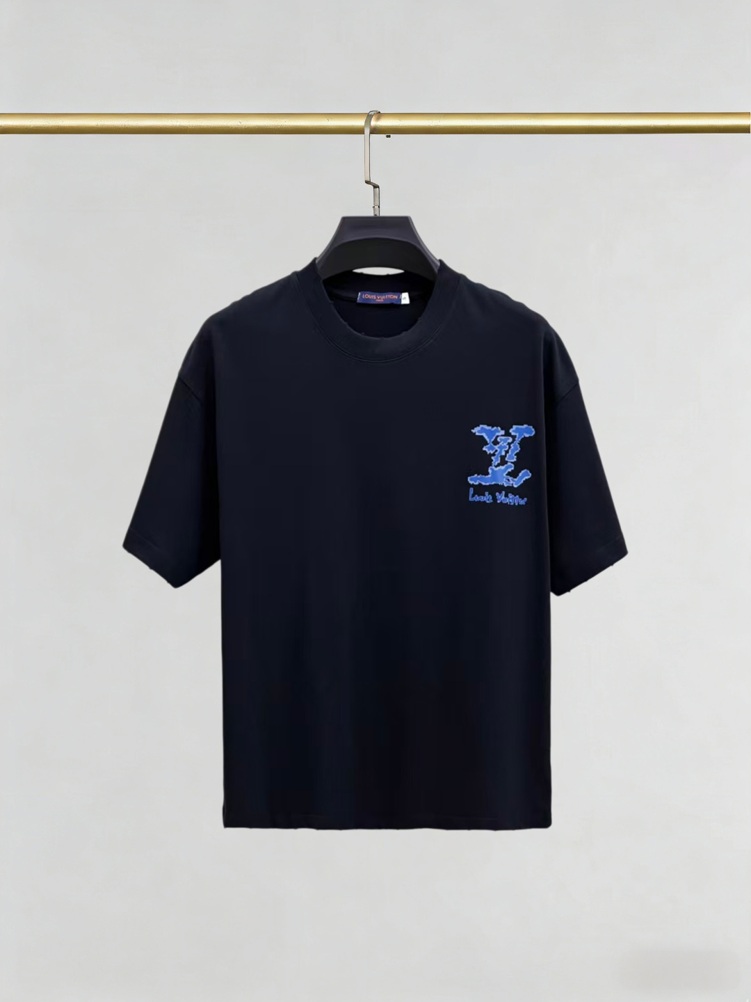 P105 LV 2026SS camiseta de cuello redondo de manga corta de última moda primavera-verano, sincronizada con la web ofici…
