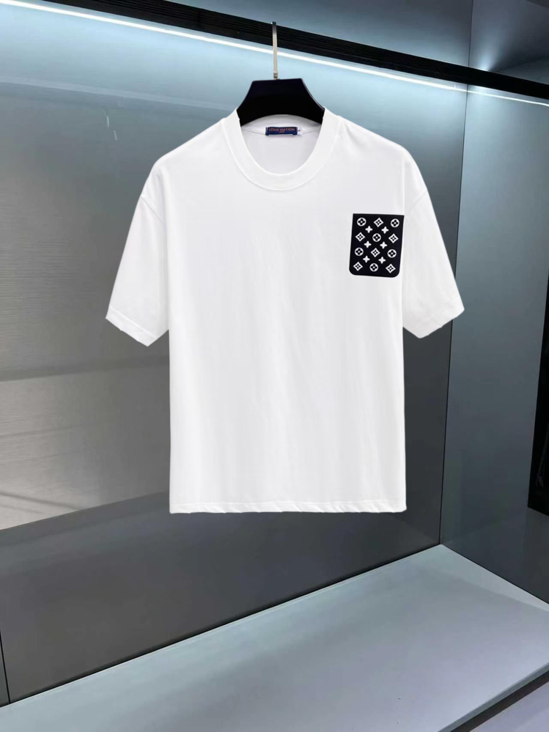 P105 LV 2026SS camiseta de cuello redondo de manga corta de última moda primavera-verano, sincronizada con la web ofici…