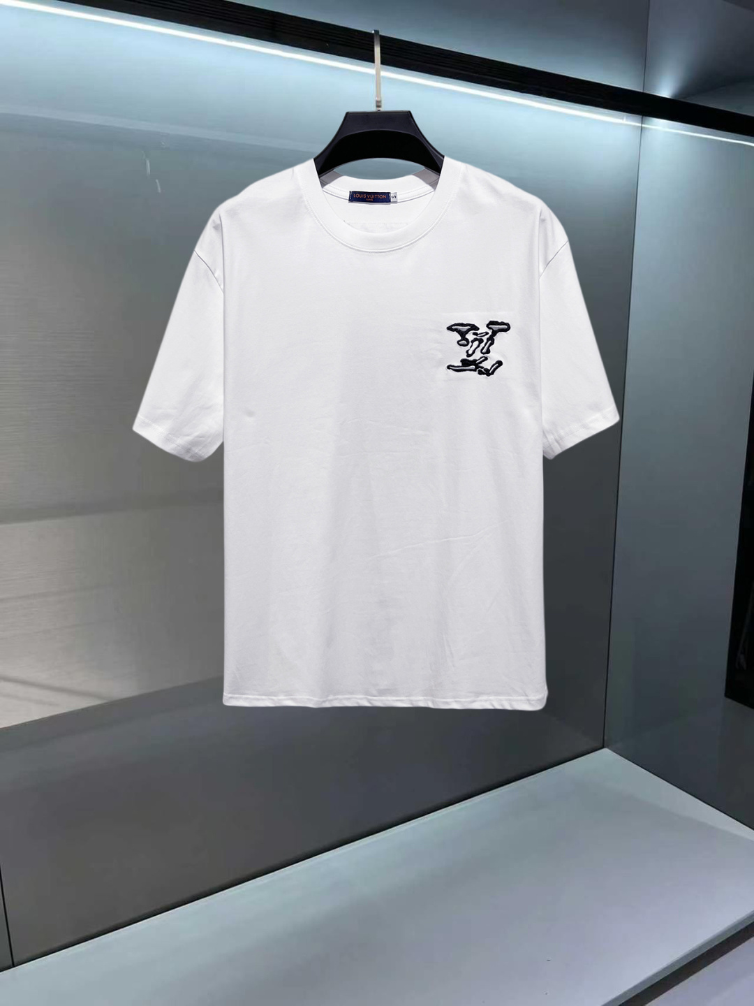 P115 🔥LV 26 primavera/verano nuevos productos boutique primer lanzamiento última camiseta de manga corta cuello redond…