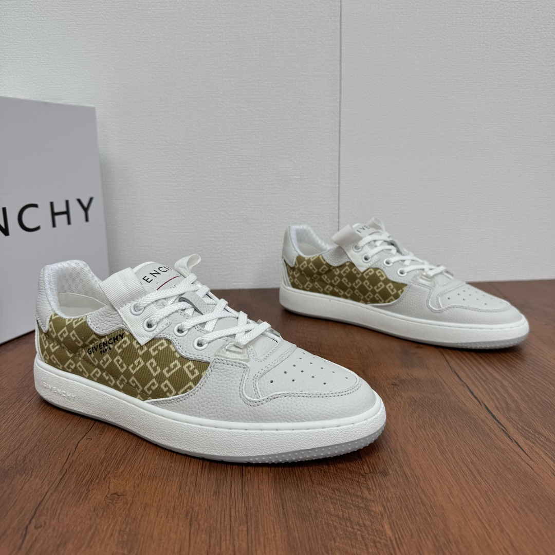 NO:272521,Code Givenchy/Givenchy Men's Spring and Summer New Casual Lightweight Board Shoes Trendy Frontline Casual Shoes When street trends meet classic luxury, Givenchy sneakers come into being. Simple and neat shoe shapes are versatile and unique. The main color of black and white is calm and atmospheric, and the iconic brand elements are embellished on it, and the sense of fashion is instantly full. Whether you are strolling on the streets of the city or attending casual parties, it can easily become the focus. High-quality materials bring a comfortable foot feeling, and every step shows confidence and calmness, helping you to step into your own unique style. The lychee pattern cowhide and G-letter canvas are classic and durable. The cowhide foot pads and mesh fabrics are comfortable inside while maintaining breathable and soft foot feeling. The full package!  Size 39-40-41-42-43-44 leather shoes size (customized 38.45 without return) Article number G317Y2 white and green, given, given, given, sneakers, cowhide19860909编码 Givenchy/纪梵希 男士春夏新款休闲轻质板鞋 潮流前线休闲鞋 当街头潮流邂逅经典奢华,纪梵希运动鞋应运而生.简洁利落的鞋型,百搭又不失个性.黑白主色调沉稳大气,标志性的品牌元素点缀其上,时尚感瞬间拉满.无论是漫步都市街头,还是出席休闲聚会,它都能让你轻松成为焦点.优质的材质带来舒适脚感,每一步都尽显自信从容,助你踏出属于自己的独特风格.荔枝纹牛皮与G字母帆布经典搭配 修长楦型经典耐看,牛皮垫脚搭配网布内里舒适的同时保持透气柔软的脚感,全套包装！ 尺码39-40-41-42-43-44皮鞋尺码（可定制38.45不退换） 货号G317Y2 白绿,,givenchy,givenchy,sneakers,cowhide,Men's shoes