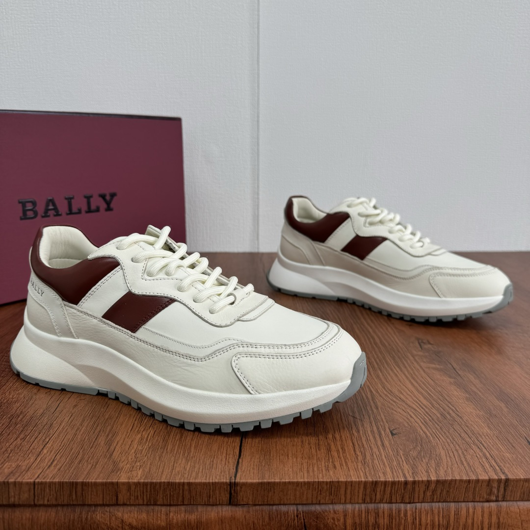 NO:278190,Code Bally/Bally 2025 early spring new men's punched casual sneakers are updated, men's light luxury genuine leather thick-soled sneakers, casual and versatile trendy shoes!  Calfskin composite spliced ​​lychee pattern cowhide, lightweight and comfortable upper, TPU pieces on the eyes of the shoe, paired with XL Extralight high-elastic and light sole, decorated with Bally brand logo and year of founding at the back. Lightweight foam rubber sole, full calf inner, physical material to see details, high-quality raw materials produced in Dongguan, original packaging!  See here in pursuit of high quality!  Size 39-40-41-42-43-44 Standard leather shoe size Article number MSK031 White and red, Bally, Sneakers, cowhide19860909编码 Bally/巴利 2025早春季新款男士冲孔款休闲运动鞋更新,男士轻奢真皮厚底运动鞋,休闲百搭潮鞋！小牛皮复合拼接荔枝纹牛皮,轻质舒适鞋面,鞋眼处采用tpu片,搭配 XL Extralight 高弹轻底,后部饰有 Bally 品牌标志和创始年份.轻质发泡橡胶大底,全小牛内里,实物材质看细节,莞产原材料高品,原厂包装！追求高品质的看过来！ 尺码39-40-41-42-43-44 标准皮鞋码 货号MSK031 白红,,bally,sneakers,cowhide,Men's shoes