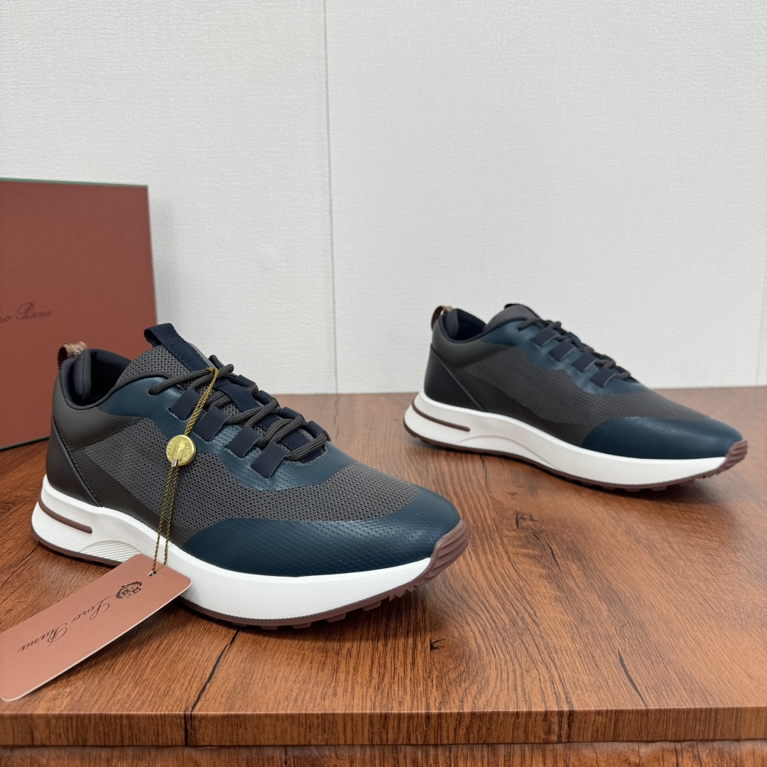 NO:276266,Loro Piana mesh cowhide spliced ​​casual sports men's shoes LP jogging shoes OEM factory original sole enters the counter at will!  This casual shoe is knitted with Wind fiber, presenting a unique three-dimensional effect. The unique style is slightly narrowed in the middle and is embellished with Naba Leather. The light rubber sole and edge studs enhance grip and stability. The functional details of the shoe are full of modern aesthetics. The upper uses hot melt edge sealing process. The lightweight technical material of the Kummel-colored rubber outsole is inlaid with cushioning pads on the inside of the sole, which makes the weight distribution more even and reduces the load during travel. The leather shoe eye is directly placed on the upper fixed to the sole to ensure stability. The rear is equipped with cushioning pads to enhance the comfort of wearing. The counter has a full set of packaging formulas with lace insoles. Multi-color options are available!  Fabric nylon decorative cowhide leather auxiliary material polyurethane Size 39-40-41-42-43-44 Standard leather shoe size (38/45 can be customized without support for return and exchange) Article number FAM1718 Gray blue, loro piana, loro piana, cowhide19860909批 Loro Piana网面牛皮拼接休闲运动男鞋 LP慢跑鞋 代工厂原厂底随意进专柜！这款休闲鞋采用Wind纤维针织而成,呈现出别致的立体效果,独特的版型在中段轻微变窄,并以纳巴革细节点缀.轻盈橡胶鞋底和边缘的鞋钉增强抓地力和稳定性,充满现代美感的功能细节设计为鞋子平添了运动风格.鞋面使用热熔封边工艺 Kummel色橡胶外底的轻盈技术材料鞋底内侧镶嵌着缓冲垫,让重量分配更平均,减轻行进间的负荷 皮革鞋眼直接设于固定在鞋底的鞋面上,以确保稳定性 后部搭配缓冲垫,以提升穿着舒适感,专柜全套包装配方程带附赠鞋带鞋垫.多色可选！ 面料锦纶 装饰牛皮革 辅料聚氨酯 码数39-40-41-42-43-44 标准皮鞋码（38/45可定做不支持退换货） 货号FAM1718 灰蓝,,loro piana,loro piana,cowhide,Men's shoes