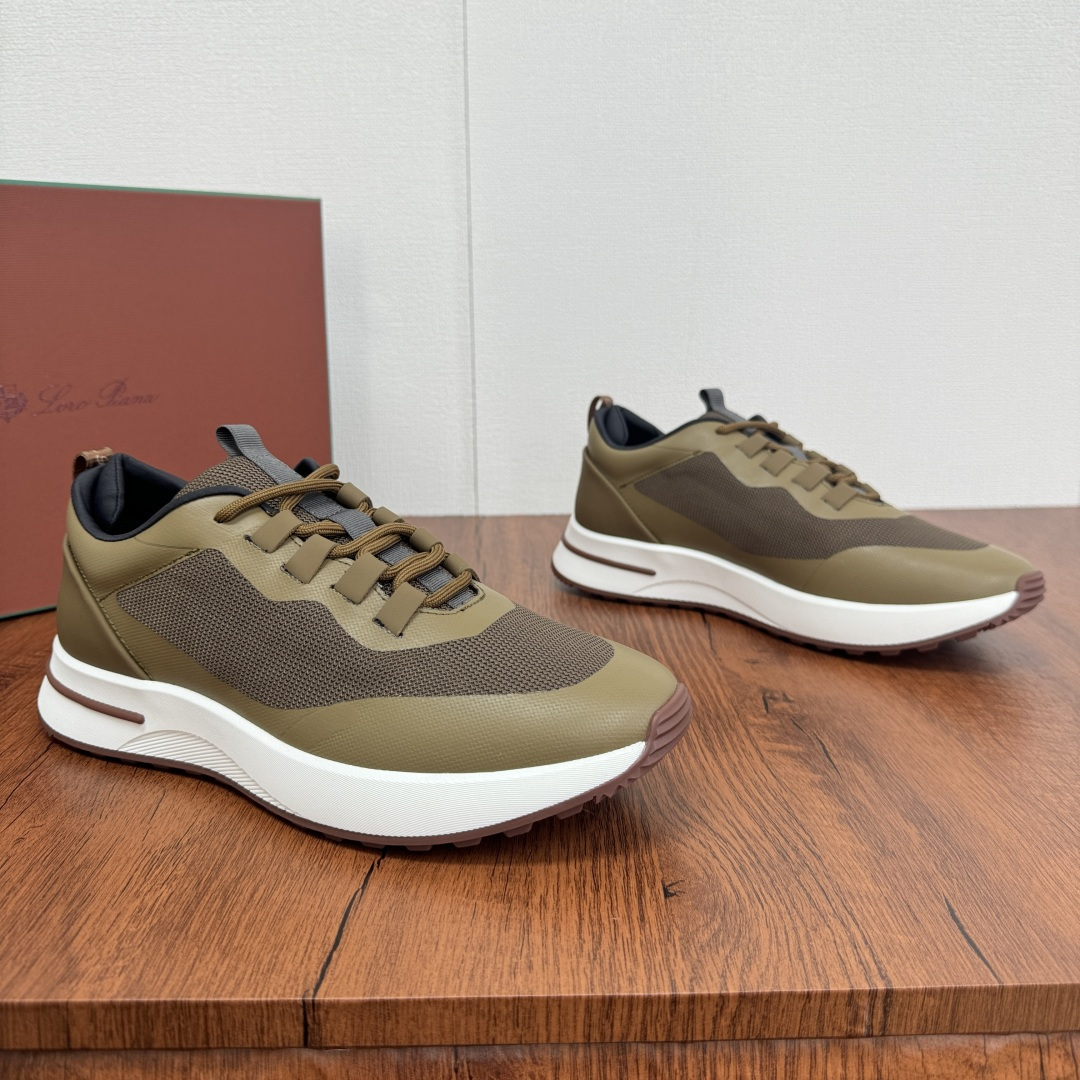 NO:276276,Loro Piana mesh cowhide spliced ​​casual sports men's shoes LP jogging shoes OEM factory original sole enters the counter at will!  This casual shoe is knitted with Wind fiber, presenting a unique three-dimensional effect. The unique style is slightly narrowed in the middle and is embellished with Naba Leather. The light rubber sole and edge studs enhance grip and stability. The functional details of the shoe are full of modern aesthetics. The upper uses hot melt edge sealing process. The lightweight technical material of the Kummel-colored rubber outsole is inlaid with cushioning pads on the inside of the sole, which makes the weight distribution more even and reduces the load during travel. The leather shoe eye is directly placed on the upper fixed to the sole to ensure stability. The rear is equipped with cushioning pads to enhance the comfort of wearing. The counter has a full set of packaging formulas with lace insoles. Multi-color options are available!  Fabric nylon Decorative cowhide leather Auxiliary polyurethane Size number 39-40-41-42-43-44 Standard leather shoe size (38/45 can be customized without support for return and exchange) Article number FAM1718 Brown green,,loro piana,loro piana,cowhide19860909批 Loro Piana网面牛皮拼接休闲运动男鞋 LP慢跑鞋 代工厂原厂底随意进专柜！这款休闲鞋采用Wind纤维针织而成,呈现出别致的立体效果,独特的版型在中段轻微变窄,并以纳巴革细节点缀.轻盈橡胶鞋底和边缘的鞋钉增强抓地力和稳定性,充满现代美感的功能细节设计为鞋子平添了运动风格.鞋面使用热熔封边工艺 Kummel色橡胶外底的轻盈技术材料鞋底内侧镶嵌着缓冲垫,让重量分配更平均,减轻行进间的负荷 皮革鞋眼直接设于固定在鞋底的鞋面上,以确保稳定性 后部搭配缓冲垫,以提升穿着舒适感,专柜全套包装配方程带附赠鞋带鞋垫.多色可选！ 面料锦纶 装饰牛皮革 辅料聚氨酯 码数39-40-41-42-43-44 标准皮鞋码（38/45可定做不支持退换货） 货号FAM1718 棕绿,,loro piana,loro piana,cowhide,Men's shoes
