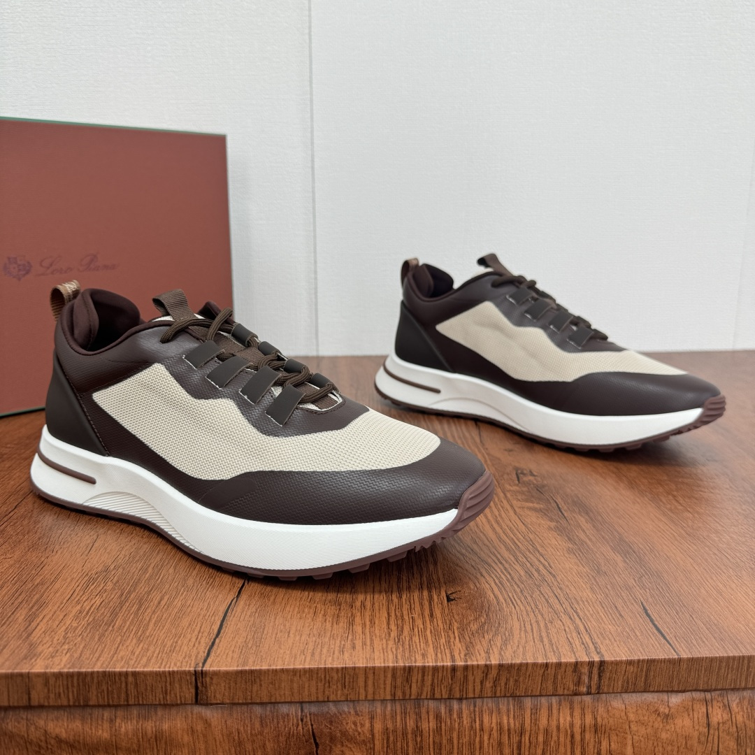 NO:276281,Loro Piana mesh cowhide spliced ​​casual sports men's shoes LP jogging shoes OEM factory original sole enters the counter at will!  This casual shoe is knitted with Wind fiber, presenting a unique three-dimensional effect. The unique style is slightly narrowed in the middle and is embellished with Naba Leather. The light rubber sole and edge studs enhance grip and stability. The functional details of the shoe are full of modern aesthetics. The upper uses hot melt edge sealing process. The lightweight technical material of the Kummel-colored rubber outsole is inlaid with cushioning pads on the inside of the sole, which makes the weight distribution more even and reduces the load during travel. The leather shoe eye is directly placed on the upper fixed to the sole to ensure stability. The rear is equipped with cushioning pads to enhance the comfort of wearing. The counter has a full set of packaging formulas with lace insoles. Multi-color options are available!  Fabric nylon decorative cowhide leather auxiliary material polyurethane Size 39-40-41-42-43-44 Standard leather shoe size (38/45 can be customized without support for return and exchange) Article number FAM1718 White coffee,,loro piana,loro piana,cowhide19860909批 Loro Piana网面牛皮拼接休闲运动男鞋 LP慢跑鞋 代工厂原厂底随意进专柜！这款休闲鞋采用Wind纤维针织而成,呈现出别致的立体效果,独特的版型在中段轻微变窄,并以纳巴革细节点缀.轻盈橡胶鞋底和边缘的鞋钉增强抓地力和稳定性,充满现代美感的功能细节设计为鞋子平添了运动风格.鞋面使用热熔封边工艺 Kummel色橡胶外底的轻盈技术材料鞋底内侧镶嵌着缓冲垫,让重量分配更平均,减轻行进间的负荷 皮革鞋眼直接设于固定在鞋底的鞋面上,以确保稳定性 后部搭配缓冲垫,以提升穿着舒适感,专柜全套包装配方程带附赠鞋带鞋垫.多色可选！ 面料锦纶 装饰牛皮革 辅料聚氨酯 码数39-40-41-42-43-44 标准皮鞋码（38/45可定做不支持退换货） 货号FAM1718 白咖,,loro piana,loro piana,cowhide,Men's shoes