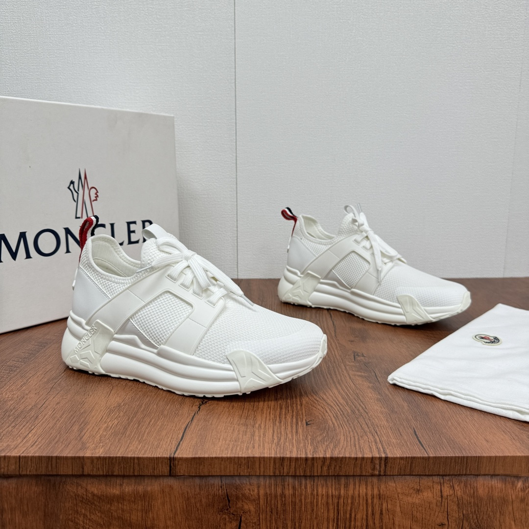 NO:276127,Batch Moncler/Screen Men's Shoes and Sneakers, Spring and Summer New Lightweight Mesh Cloth Casual Running Shoes!  Imported fabric, neoprene is made of splicing materials, the upper is designed with shoelaces and rubber inserts, the heel is Moncler logo, the sole is made of TPU   rubber   high elastic rubber foam combination, which is highly elastic and wear-resistant, leather footbeds, mesh inner lining, comfortable and breathable, the upper material is both tough and breathable, and a variety of colors are bold and harmonious, black, gray, blue, military green and other colors to meet different wear needs. The iconic fine node embellishment highlights the unique brand style, combining trendy aesthetics and practical performance. The shoe shape is ergonomic, wears freely and without restraint, and is not tired after a long time of wear. It is convenient and considerate. Size 39-40-41-42-43-44 leather shoe size (customized 38.45 cannot be returned) Article number M75 mesh white, christian  louboutin, Moncler, sneakers19860909批 Moncler/蒙口男鞋运动鞋,春夏新款轻质网布休闲 跑步鞋！进口布面、氯丁橡胶 各种材质拼接打造,鞋面采用鞋带和橡胶嵌件设计,后跟Moncler标志,大底采用TPU 橡胶 高弹橡胶发泡组合成型,具有高弹性高耐磨性,真皮垫脚,网布内里,舒适透气,鞋面材质兼具韧性与透气,多种色彩搭配大胆又和谐,黑、灰、蓝、军绿等色调,满足不同穿搭需求.标志性细节点缀,彰显独特品牌风格,将潮流美学与实用性能精妙结合.鞋型贴合人体工学,穿着自在无束缚,久穿不累.搭配随附的收纳袋,方便又贴心. 尺码39-40-41-42-43-44皮鞋尺码（可定制38.45不能退换） 货号M75网面 白色,,christian louboutin,Moncler,sneakers,Men's shoes