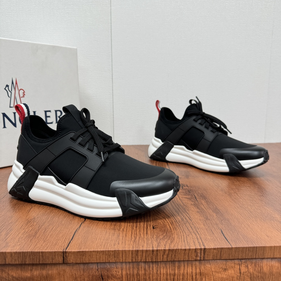 NO:276096,Batch Moncler/Screen Men's Shoes and Sneakers, Spring and Summer New Lightweight Mesh Cloth Casual Running Shoes!  Imported fabric, neoprene is made of splicing materials, the upper is designed with shoelaces and rubber inserts, the heel is Moncler logo, the sole is made of TPU   rubber   high elastic rubber foam combination, which is high elasticity and wear resistance, leather footbeds, mesh inner lining, comfortable and breathable, the upper material is both tough and breathable, and a variety of colors are bold and harmonious, black, gray, blue, military green and other colors to meet different wear needs. The iconic fine node embellishment highlights the unique brand style, combining trendy aesthetics and practical performance. The shoe shape is ergonomic, wears freely and without restraint, and is not tired after a long time of wear. It is convenient and considerate. Size 39-40-41-42-43-44 leather shoes size (customized 38.45 cannot be returned) Article number M75 Black,,christian  louboutin, Moncler, sneakers19860909批 Moncler/蒙口男鞋运动鞋,春夏新款轻质网布休闲 跑步鞋！进口布面、氯丁橡胶 各种材质拼接打造,鞋面采用鞋带和橡胶嵌件设计,后跟Moncler标志,大底采用TPU 橡胶 高弹橡胶发泡组合成型,具有高弹性高耐磨性,真皮垫脚,网布内里,舒适透气,鞋面材质兼具韧性与透气,多种色彩搭配大胆又和谐,黑、灰、蓝、军绿等色调,满足不同穿搭需求.标志性细节点缀,彰显独特品牌风格,将潮流美学与实用性能精妙结合.鞋型贴合人体工学,穿着自在无束缚,久穿不累.搭配随附的收纳袋,方便又贴心. 尺码39-40-41-42-43-44皮鞋尺码（可定制38.45不能退换） 货号M75 黑色,,christian louboutin,Moncler,sneakers,Men's shoes