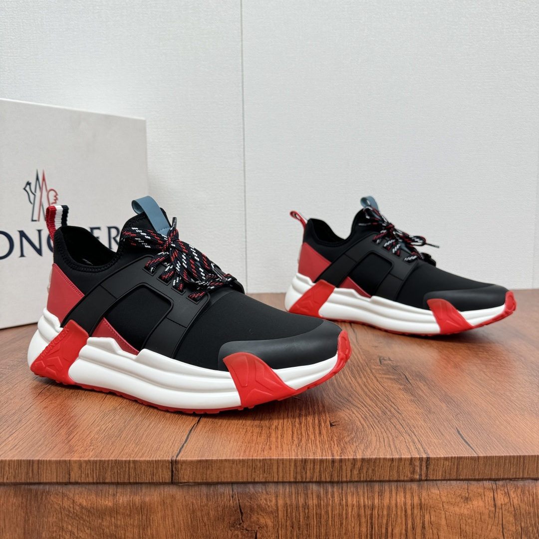 NO:280528,Moncler/monkey men's shoes and sneakers, new spring and summer lightweight mesh casual running shoes!  Imported fabric, neoprene is made of splicing materials, the upper is designed with shoelaces and rubber inserts, the heel is Moncler logo, the sole is made of TPU   rubber   high elastic rubber foam combination, which is highly elastic and wear-resistant, leather footbeds, mesh inner lining, comfortable and breathable, the upper material is both tough and breathable, and a variety of colors are bold and harmonious, black, gray, blue, military green and other colors to meet different wear needs. The iconic fine node embellishment highlights the unique brand style, combining trendy aesthetics and practical performance. The shoe shape is ergonomic, wears freely and without restraint, and is not tired after a long time of wear. It is convenient and considerate. Size 39-40-41-42-43-44 leather shoe size (customized 38.45 cannot be returned),, christian  louboutin, Moncler, sneakers19860909Moncler/蒙口男鞋运动鞋,春夏新款轻质网布休闲 跑步鞋！进口布面、氯丁橡胶 各种材质拼接打造,鞋面采用鞋带和橡胶嵌件设计,后跟Moncler标志,大底采用TPU 橡胶 高弹橡胶发泡组合成型,具有高弹性高耐磨性,真皮垫脚,网布内里,舒适透气,鞋面材质兼具韧性与透气,多种色彩搭配大胆又和谐,黑、灰、蓝、军绿等色调,满足不同穿搭需求.标志性细节点缀,彰显独特品牌风格,将潮流美学与实用性能精妙结合.鞋型贴合人体工学,穿着自在无束缚,久穿不累.搭配随附的收纳袋,方便又贴心. 尺码39-40-41-42-43-44皮鞋尺码（可定制38.45不能退换）,,christian louboutin,Moncler,sneakers,Men's shoes