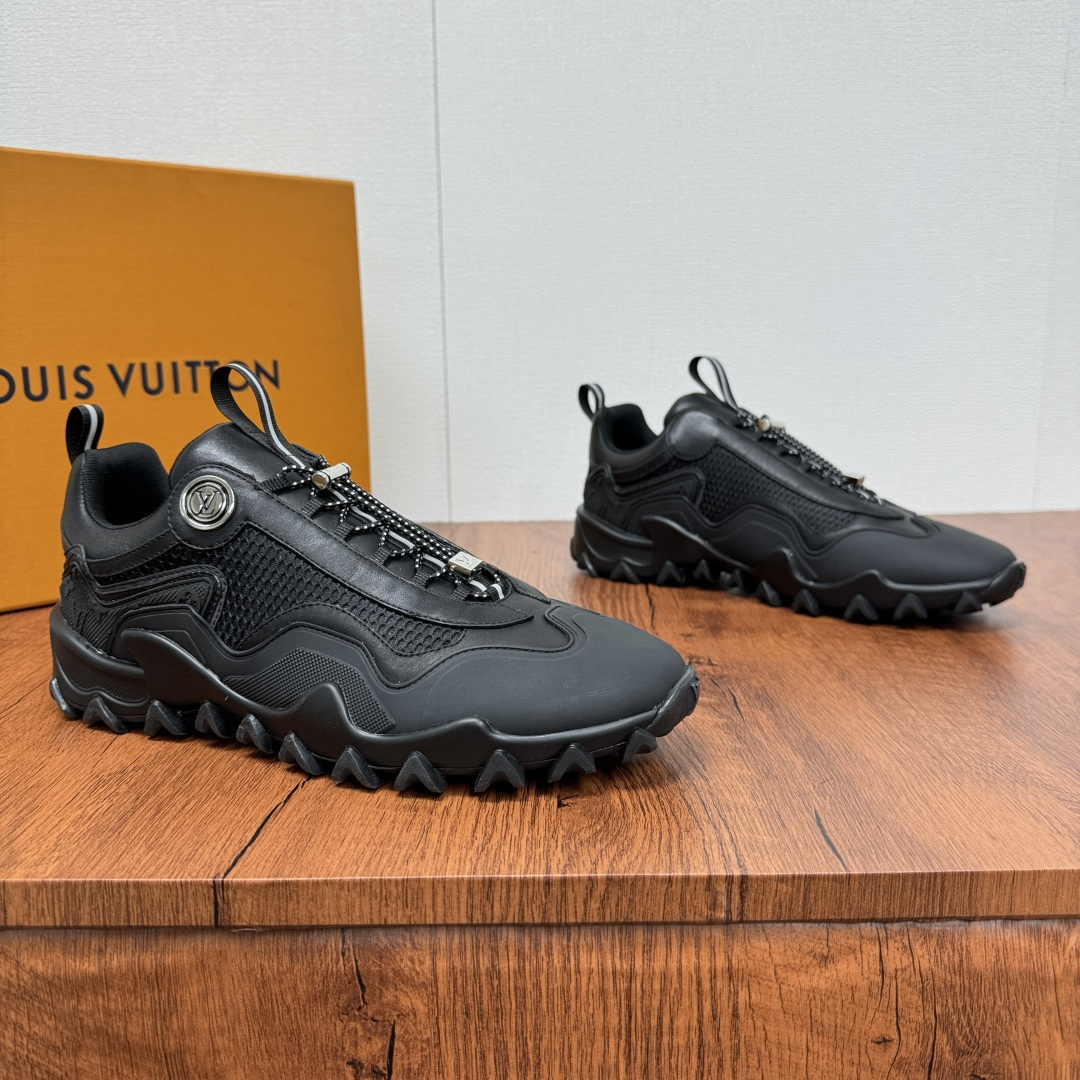 NO:276107,Batch LV Louis Vuitton Donkey Brand RUSH series men's outdoor casual sports shoes, jogging shoes, original purchase and development, making products. This LV Rush sports shoes incorporate metal elements into the technology grid, highlighting the sporty aesthetics and inspiration of off-road sports shoes. Elastic shoelaces and metal lassoon buckles are easy to put on and off, rubber Monogram pattern and LV Circle logos are on the side, original customized imported technology fabrics are imported breathable mesh, anti-slip TPU sole, high-quality single product!  Multiple modern element style design, easy to wear with one foot, complete packaging!  Size 39-40-41-42-43-44 leather shoes size (customized 38.45, not returned or exchange) Article number L1203 black, christian louboutin, louis vuitton, louis vuitton, louis vuitton, louis vuitton, louis vuitton, sneakers19860909批 LV路易威登驴牌 RUSH 系列男士户外休闲运动鞋 慢跑鞋,原版购入开发 做货 本款 LV Rush 运动鞋为科技网格融入金属元素,彰显运动美学和越野运动鞋的灵感启发.弹力鞋带和金属套索扣方便穿脱,橡胶 Monogram 图案和 LV Circle 标识栖身侧面,原版定制进口科技面料进口透气网里,防滑TPU大底,高品质单品！多重现代元素风格设计,一脚蹬穿着方便简捷,配全套包装！ 尺码39-40-41-42-43-44皮鞋尺码（可定制38.45 不能退换） 货号L1203 黑色,,christian louboutin,louis vuitton,louis vuitton,louis vuitton,sneakers,Men's shoes