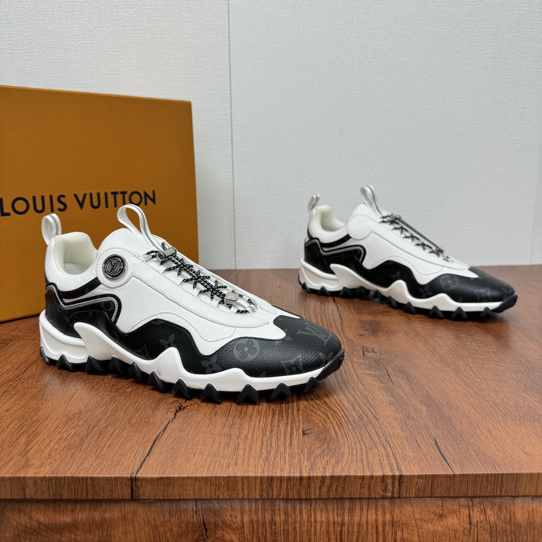 NO:276122,Batch LV Louis Vuitton Donkey Brand RUSH series men's outdoor casual sports shoes, jogging shoes, original purchase and development, making products. This LV Rush sports shoes incorporate metal elements into the technology grid, highlighting the sporty aesthetics and inspiration of off-road sports shoes. Elastic shoelaces and metal lassoon buckles are easy to put on and off, rubber Monogram pattern and LV Circle logos are on the side, original customized imported technology fabrics are imported breathable mesh, anti-slip TPU sole, high-quality single product!  Multiple modern element style design, easy to wear with one foot, complete packaging!  Size 39-40-41-42-43-44 leather shoes size (customized 38.45, not returned or exchange) Article number L1203 White and black, christian louboutin, louis vuitton, louis vuitton, louis vuitton, louis vuitton, louis vuitton, sneakers19860909批 LV路易威登驴牌 RUSH 系列男士户外休闲运动鞋 慢跑鞋,原版购入开发 做货 本款 LV Rush 运动鞋为科技网格融入金属元素,彰显运动美学和越野运动鞋的灵感启发.弹力鞋带和金属套索扣方便穿脱,橡胶 Monogram 图案和 LV Circle 标识栖身侧面,原版定制进口科技面料进口透气网里,防滑TPU大底,高品质单品！多重现代元素风格设计,一脚蹬穿着方便简捷,配全套包装！ 尺码39-40-41-42-43-44皮鞋尺码（可定制38.45 不能退换） 货号L1203 白黑,,christian louboutin,louis vuitton,louis vuitton,louis vuitton,sneakers,Men's shoes