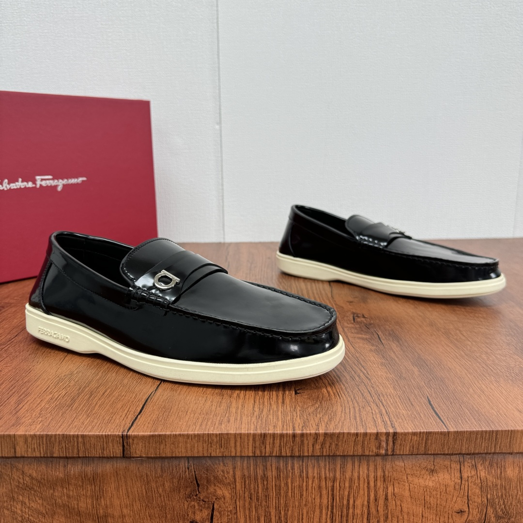 NO:283568,Ferragam's new men's driving shoes, versatile soft leather loafers are coming!  The fabric is made of fully imported cowhide, with visible texture, heavy industry car line, inner lining dyed calf leather, standard logo cowhide foot pad, big brand experience, soft and comfortable on the feet, men's perfect, special anti-slip and wear-resistant rubber sole, easy to control various occasions, soft rubber sole, lightweight and comfortable, see the video details for details, it is absolutely casual, classic, comfortable and breathable, wear-resistant and non-slip!  Packed with original box!  Size 39-40-41-42-43-44 leather shoes size customizable 38.45 cannot be returned and exchanged. Article number 7654-C leather buckle white cow, ferragamo, ferragamo, loafers, cowhide19860909Ferragam菲拉格慕新款男士驾车鞋,一脚蹬百搭软皮乐福鞋清凉来袭！面料采用全进口牛皮,看得见的质感,重工车线,内里本染小牛皮,标配logo牛皮垫脚,大牌体验,上脚柔软舒适,男士臻享,专用防滑耐磨橡胶鞋底,轻松驾驭各种场合,柔软橡胶鞋底,轻质舒适,详情见视频细节,妥妥的休闲经典舒适透气,耐磨防滑！配原盒包装！ 尺码39-40-41-42-43-44皮鞋尺码 可定制38.45不能退换 货号7654-C皮扣白牛,,ferragamo,ferragamo,loafers,cowhide,Men's shoes