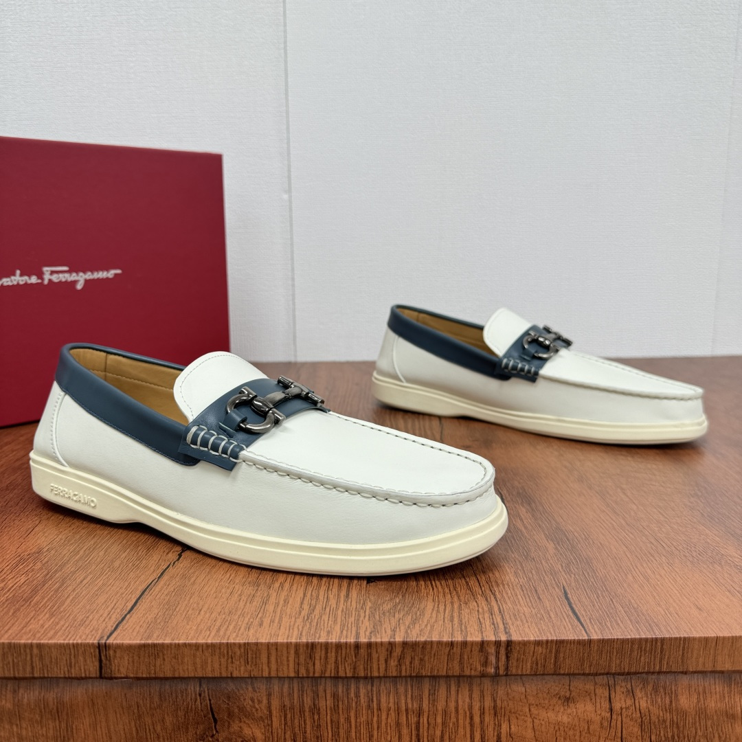 NO:283574,Ferragam's new men's driving shoes, versatile soft leather loafers are coming!  The fabric is made of fully imported cowhide, with visible texture, heavy industry car line, inner lining dyed calf leather, standard logo cowhide foot pad, big brand experience, soft and comfortable on the feet, men's perfect, special anti-slip and wear-resistant rubber sole, easy to control various occasions, soft rubber sole, lightweight and comfortable, see the video details for details, it is absolutely casual, classic, comfortable and breathable, wear-resistant and non-slip!  Packed with original box!  Size 39-40-41-42-43-44 leather shoes size customizable 38.45 cannot be returned and exchanged. Article number 8765-B glossy white cow, ferragamo, ferragamo, loafers, cowhide19860909Ferragam菲拉格慕新款男士驾车鞋,一脚蹬百搭软皮乐福鞋清凉来袭！面料采用全进口牛皮,看得见的质感,重工车线,内里本染小牛皮,标配logo牛皮垫脚,大牌体验,上脚柔软舒适,男士臻享,专用防滑耐磨橡胶鞋底,轻松驾驭各种场合,柔软橡胶鞋底,轻质舒适,详情见视频细节,妥妥的休闲经典舒适透气,耐磨防滑！配原盒包装！ 尺码39-40-41-42-43-44皮鞋尺码 可定制38.45不能退换 货号8765-B光面白牛,,ferragamo,ferragamo,loafers,cowhide,Men's shoes